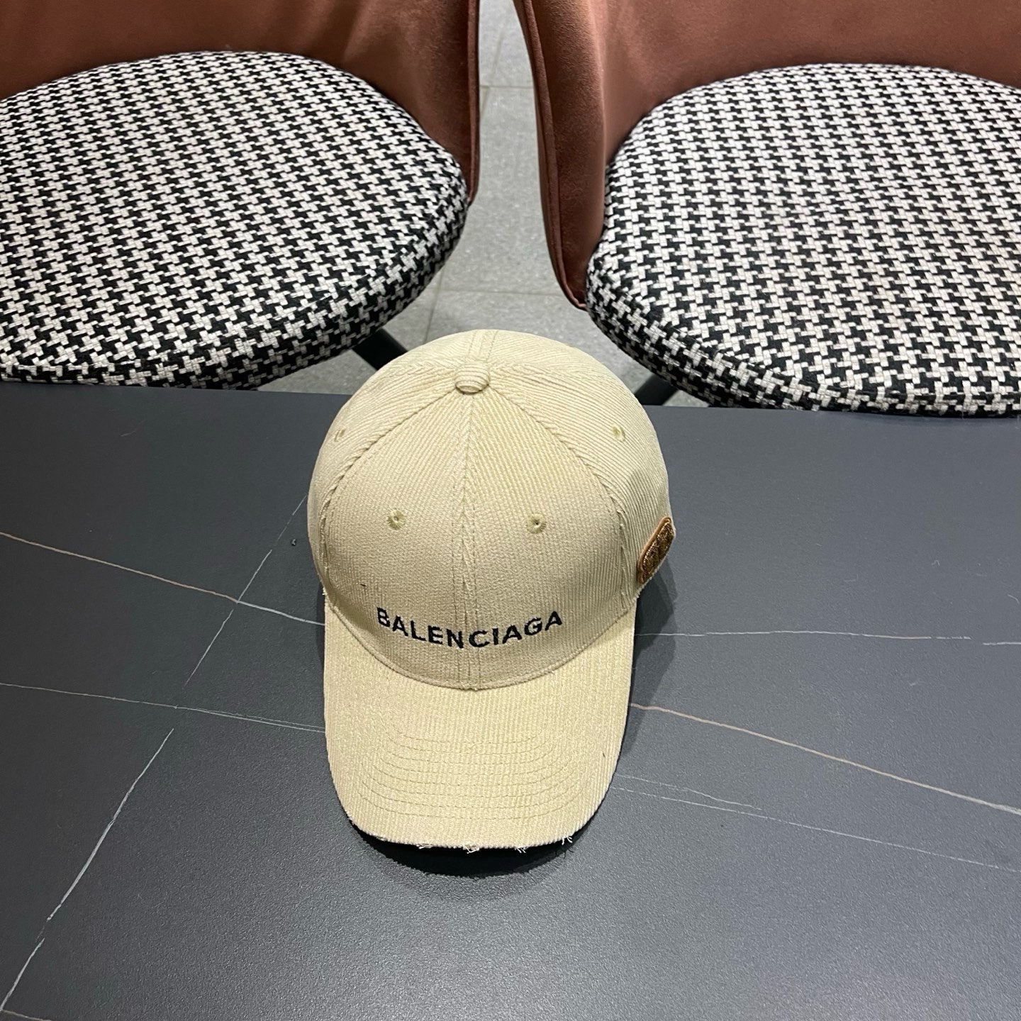 巴黎世家Balenciaga 秋冬版新款正式来袭，众明星款 巴黎世家 高档棒球帽，细节做工特别精致，专柜