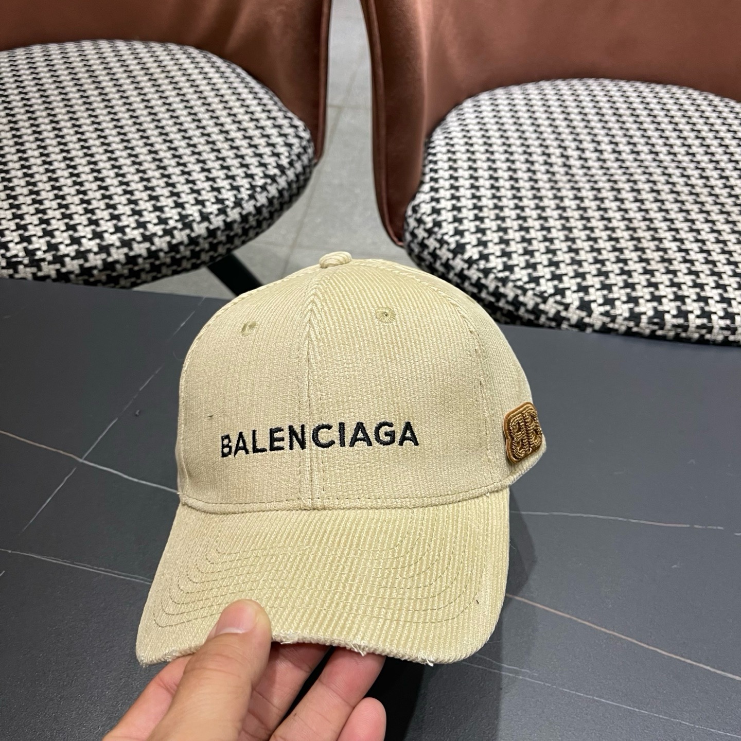 巴黎世家Balenciaga 秋冬版新款正式来袭，众明星款 巴黎世家 高档棒球帽，细节做工特别精致，专柜