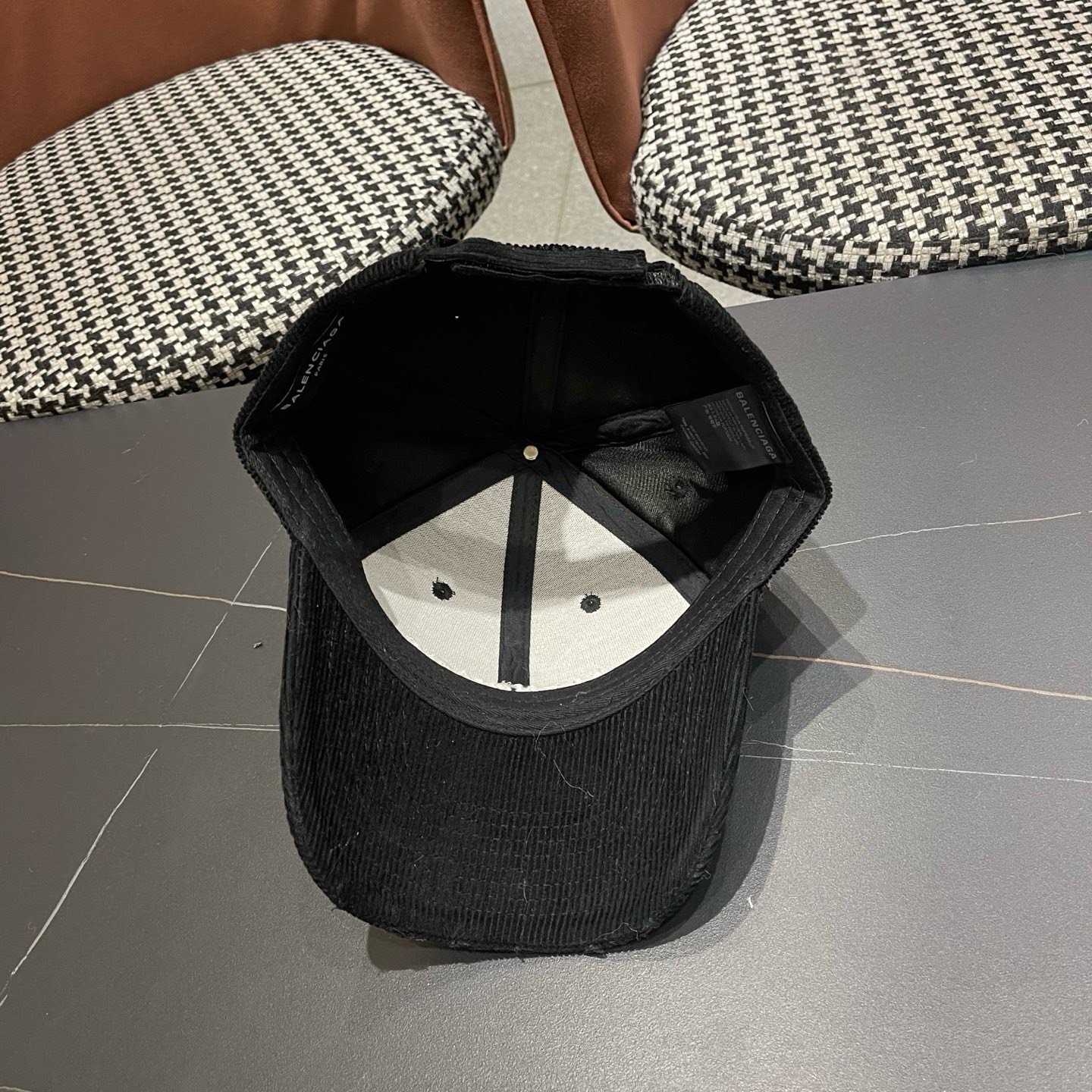 巴黎世家Balenciaga 秋冬版新款正式来袭，众明星款 巴黎世家 高档棒球帽，细节做工特别精致，专柜