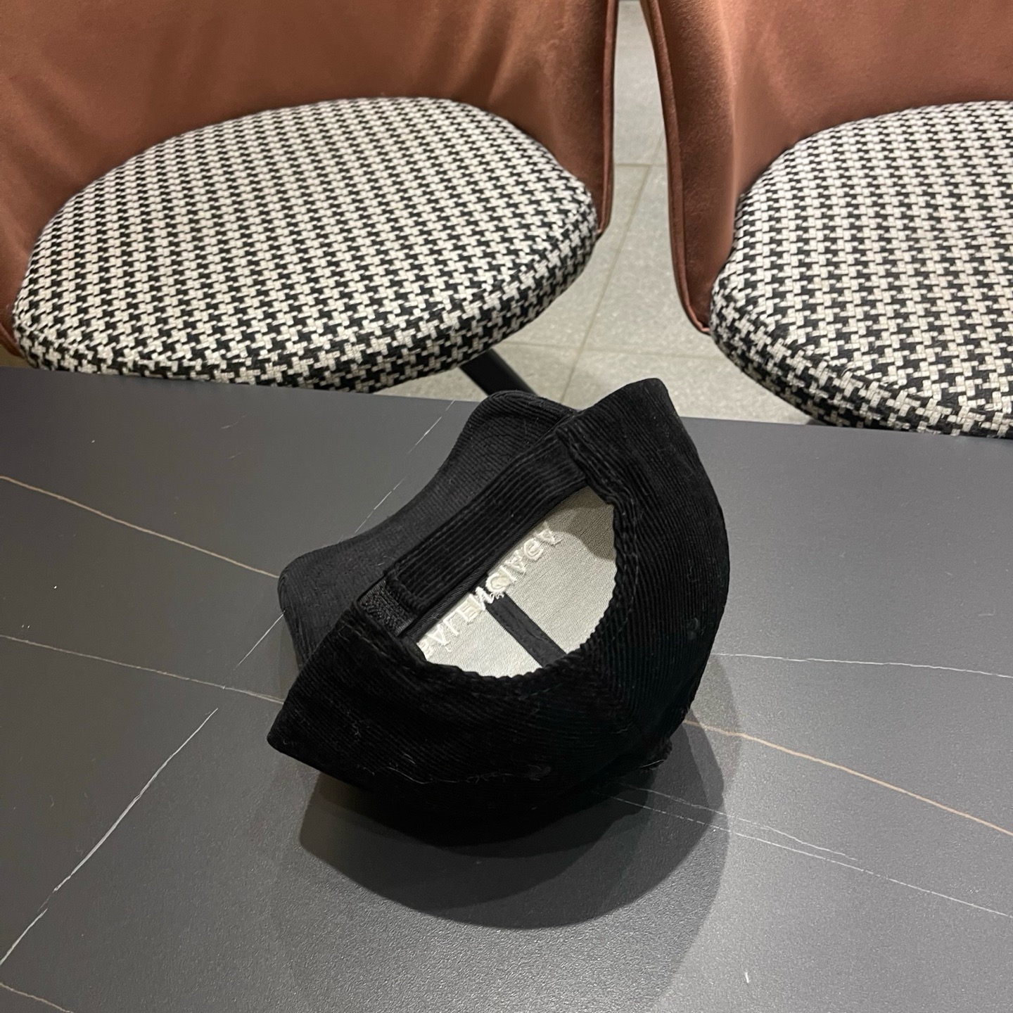 巴黎世家Balenciaga 秋冬版新款正式来袭，众明星款 巴黎世家 高档棒球帽，细节做工特别精致，专柜