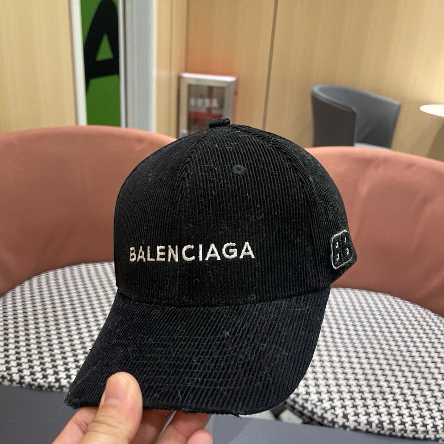 巴黎世家Balenciaga 秋冬版新款正式来袭，众明星款 巴黎世家 高档棒球帽，细节做工特别精致，专柜