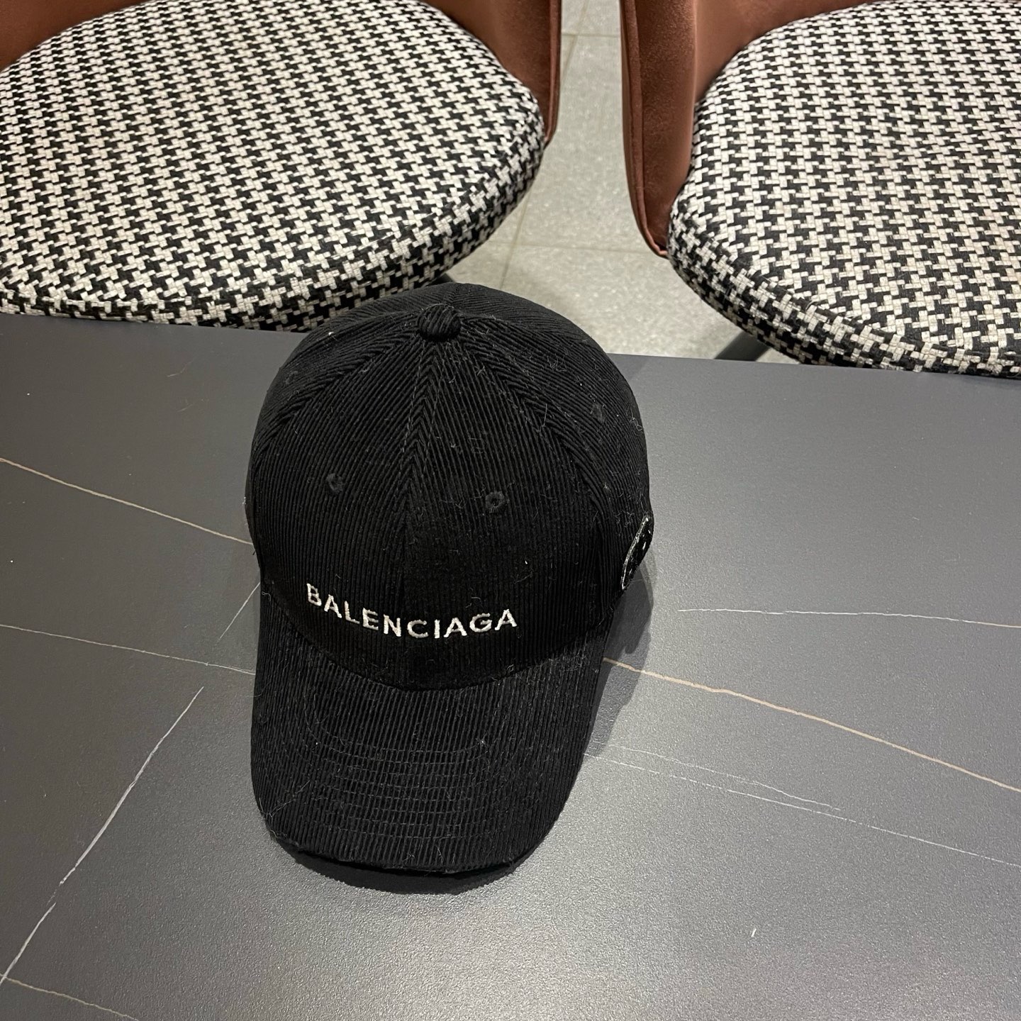 巴黎世家Balenciaga 秋冬版新款正式来袭，众明星款 巴黎世家 高档棒球帽，细节做工特别精致，专柜