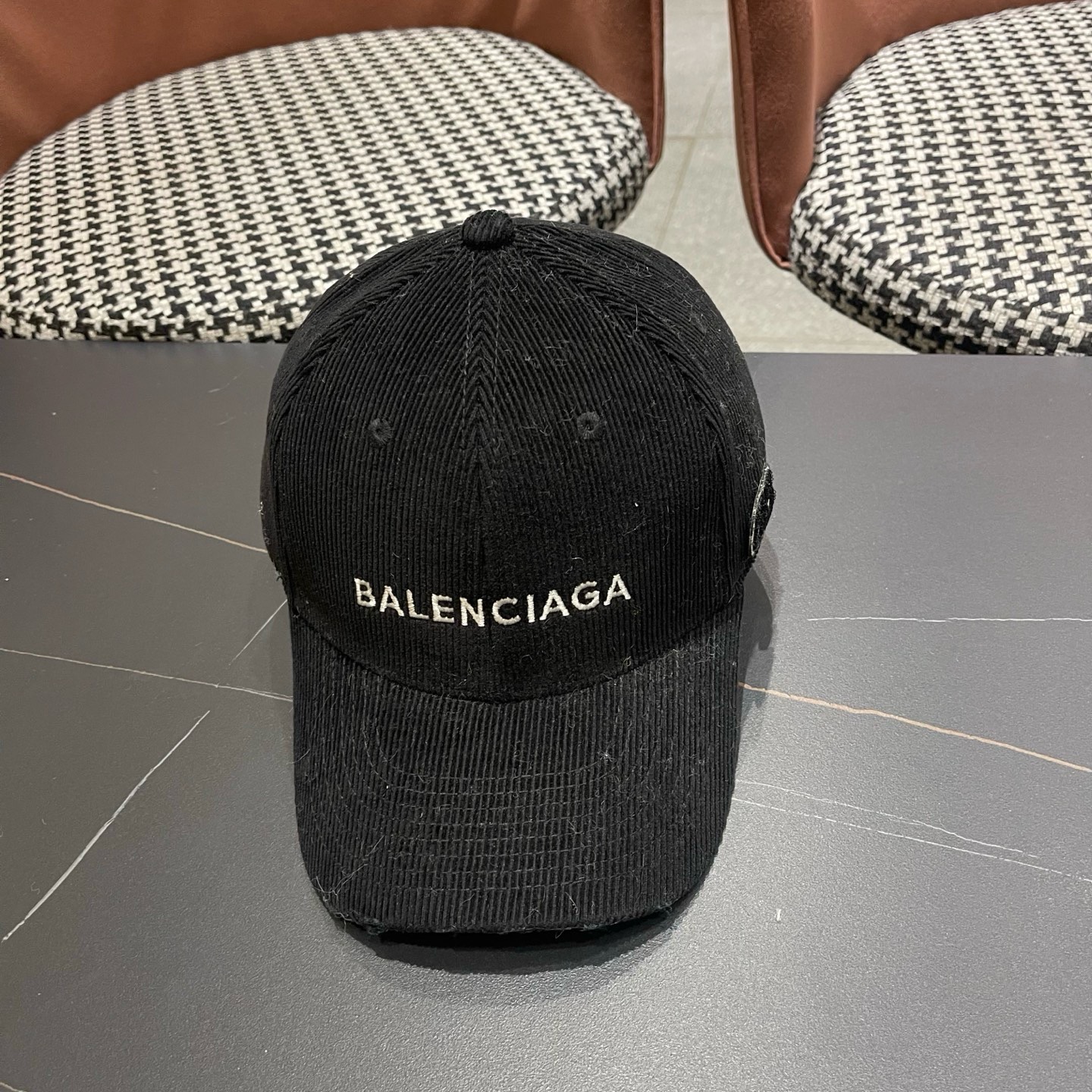 巴黎世家Balenciaga 秋冬版新款正式来袭，众明星款 巴黎世家 高档棒球帽，细节做工特别精致，专柜