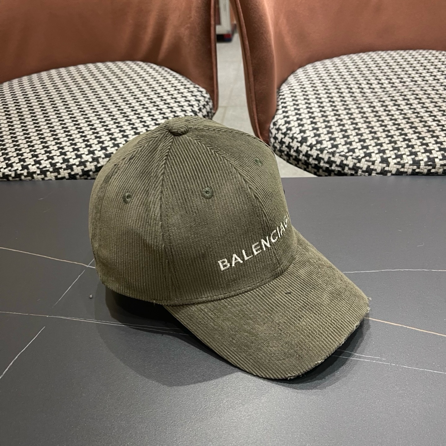 巴黎世家Balenciaga 秋冬版新款正式来袭，众明星款 巴黎世家 高档棒球帽，细节做工特别精致，专柜