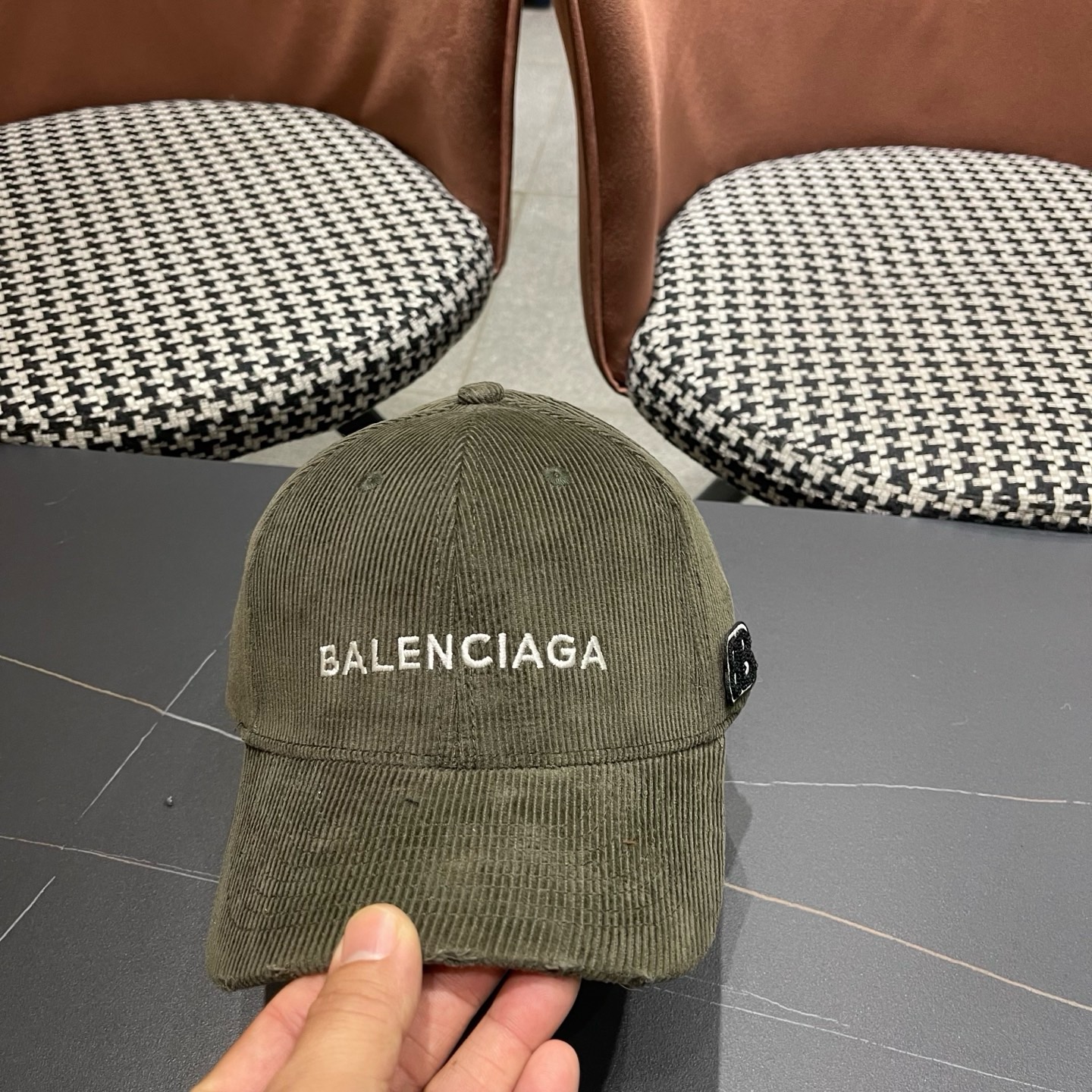巴黎世家Balenciaga 秋冬版新款正式来袭，众明星款 巴黎世家 高档棒球帽，细节做工特别精致，专柜