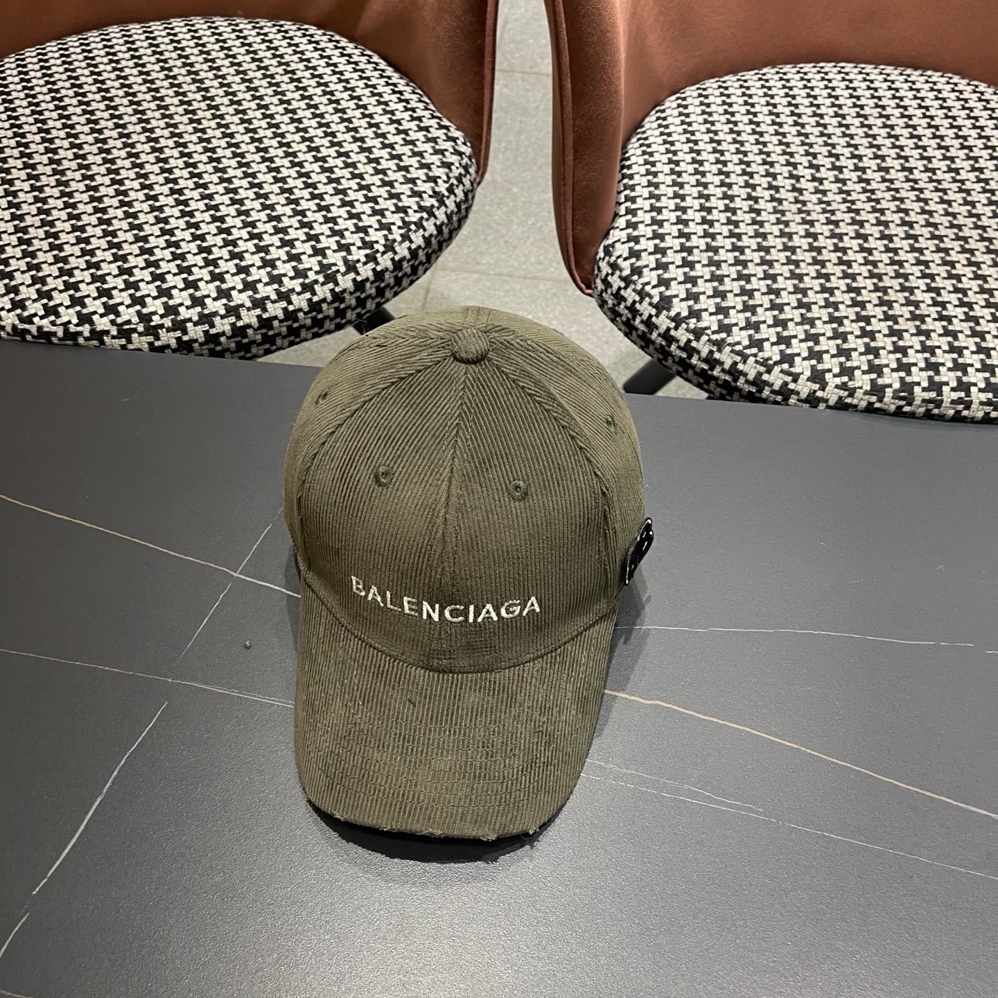 巴黎世家Balenciaga 秋冬版新款正式来袭，众明星款 巴黎世家 高档棒球帽，细节做工特别精致，专柜