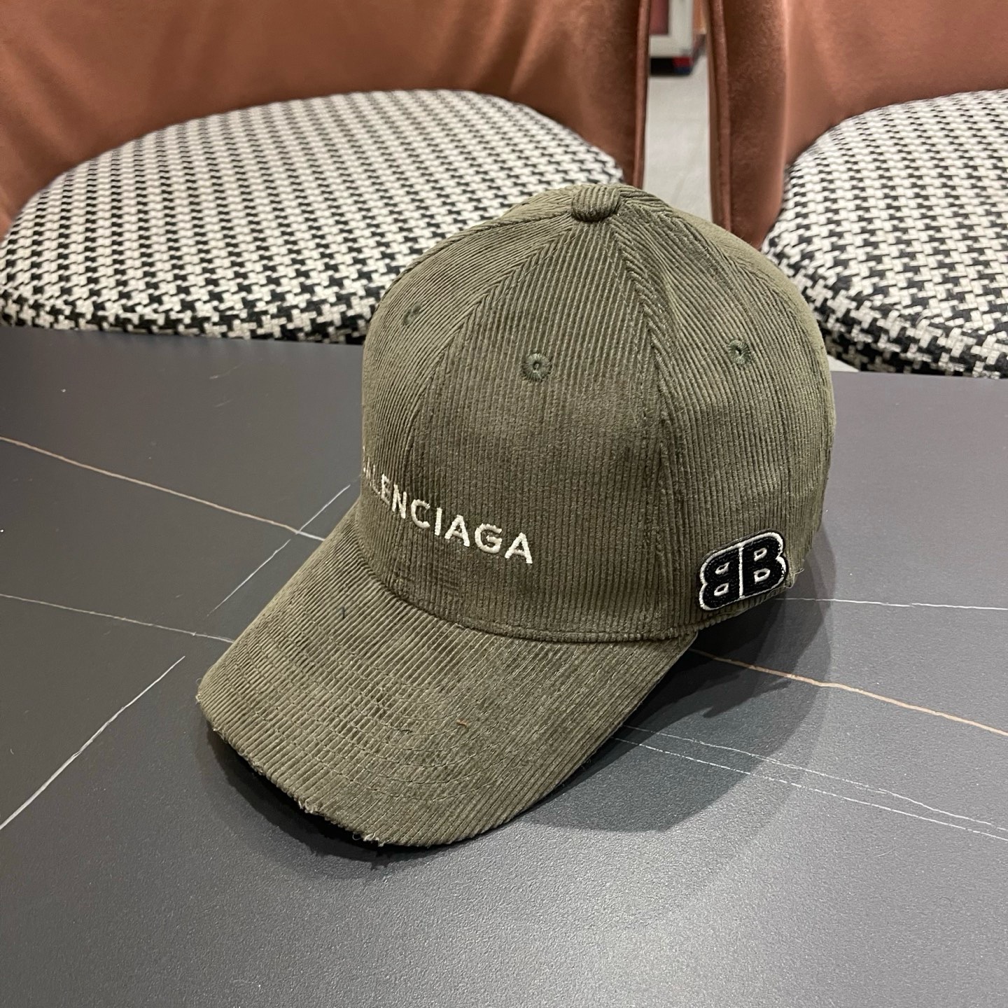 巴黎世家Balenciaga 秋冬版新款正式来袭，众明星款 巴黎世家 高档棒球帽，细节做工特别精致，专柜