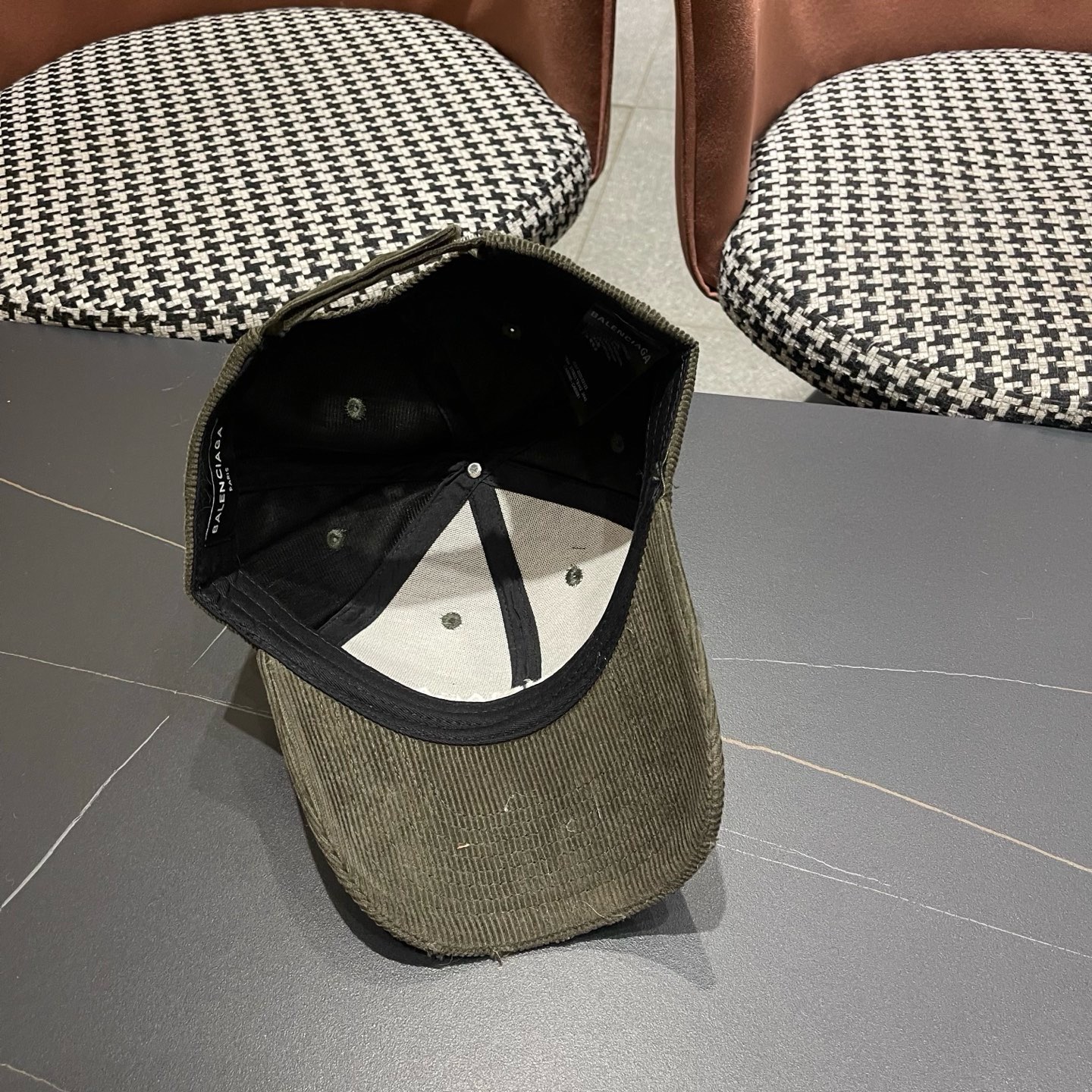 巴黎世家Balenciaga 秋冬版新款正式来袭，众明星款 巴黎世家 高档棒球帽，细节做工特别精致，专柜