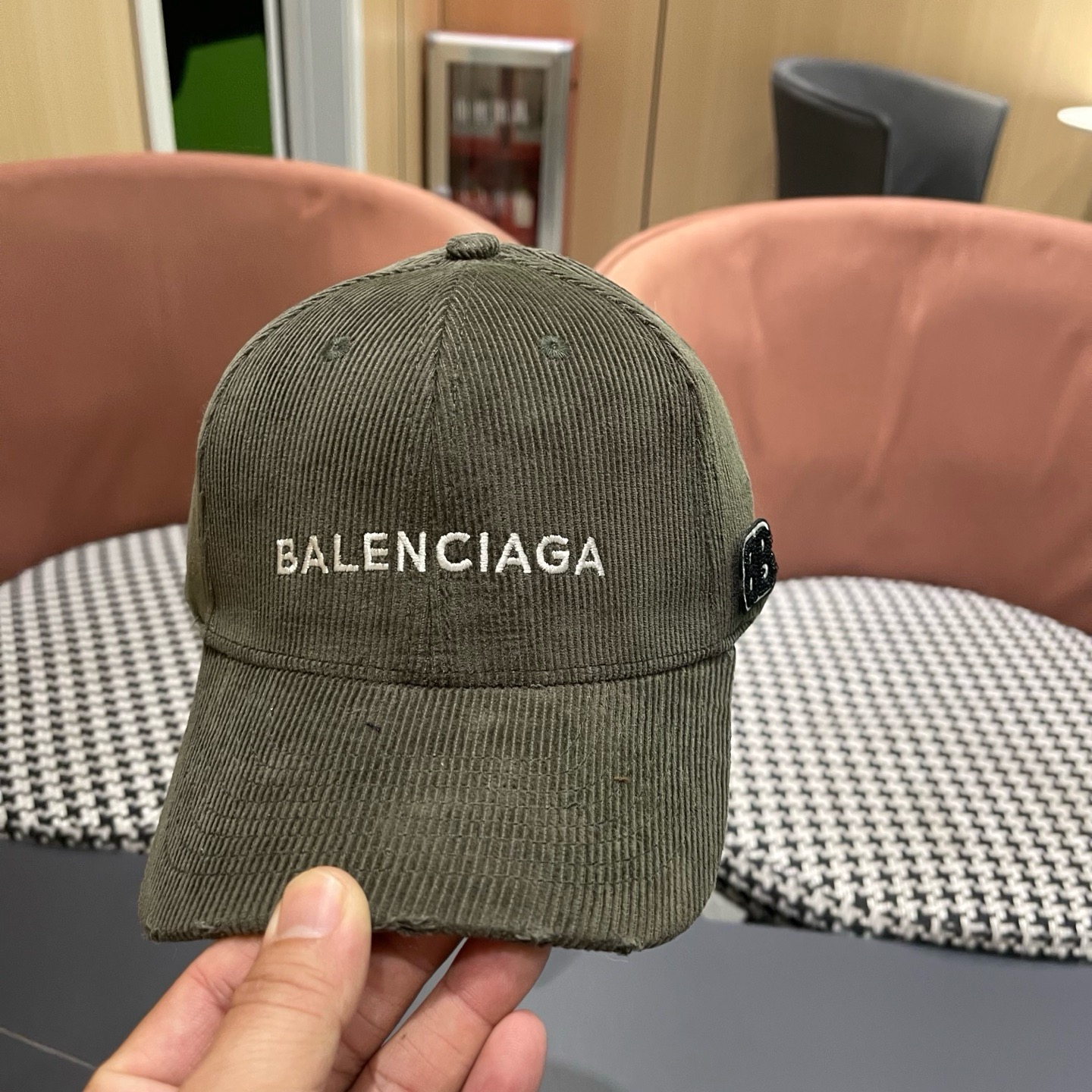 巴黎世家Balenciaga 秋冬版新款正式来袭，众明星款 巴黎世家 高档棒球帽，细节做工特别精致，专柜