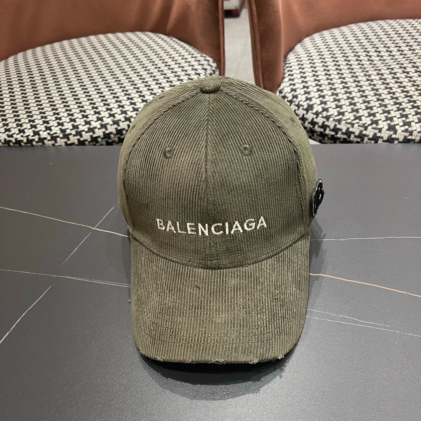 巴黎世家Balenciaga 秋冬版新款正式来袭，众明星款 巴黎世家 高档棒球帽，细节做工特别精致，专柜