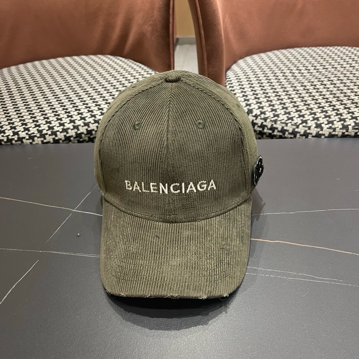 巴黎世家Balenciaga 秋冬版新款正式来袭，众明星款 巴黎世家 高档棒球帽，细节做工特别精致，专柜