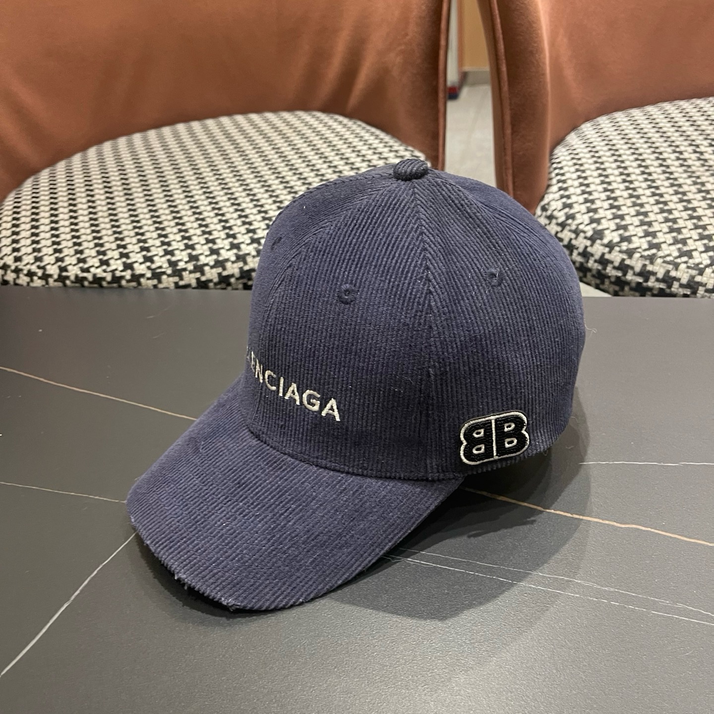 巴黎世家Balenciaga 秋冬版新款正式来袭，众明星款 巴黎世家 高档棒球帽，细节做工特别精致，专柜