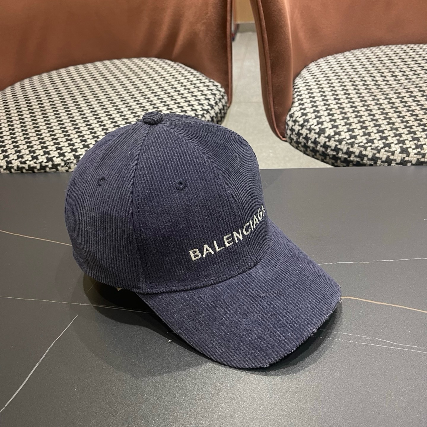 巴黎世家Balenciaga 秋冬版新款正式来袭，众明星款 巴黎世家 高档棒球帽，细节做工特别精致，专柜