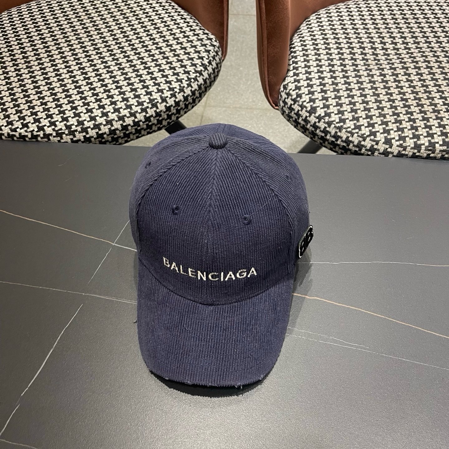 巴黎世家Balenciaga 秋冬版新款正式来袭，众明星款 巴黎世家 高档棒球帽，细节做工特别精致，专柜