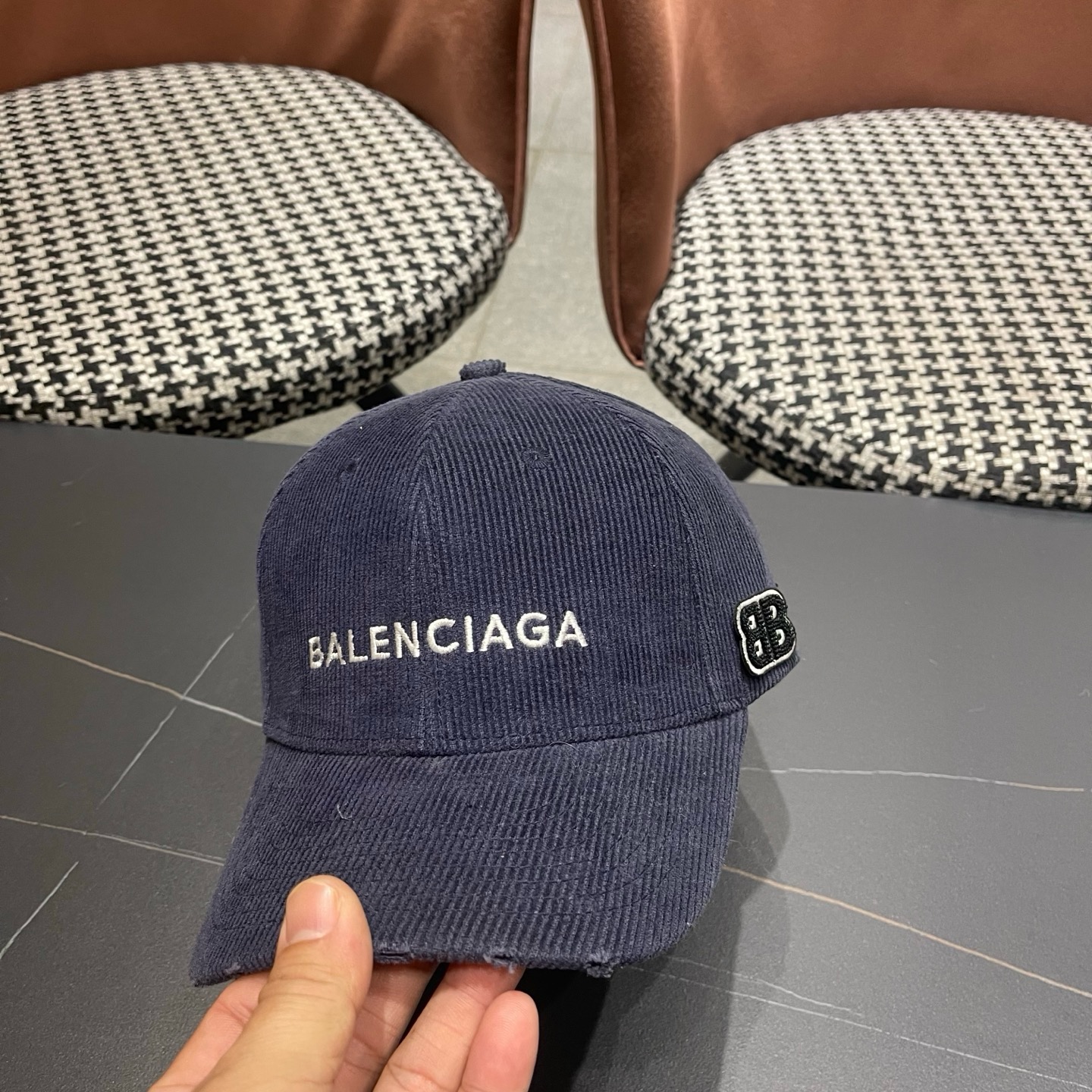 巴黎世家Balenciaga 秋冬版新款正式来袭，众明星款 巴黎世家 高档棒球帽，细节做工特别精致，专柜