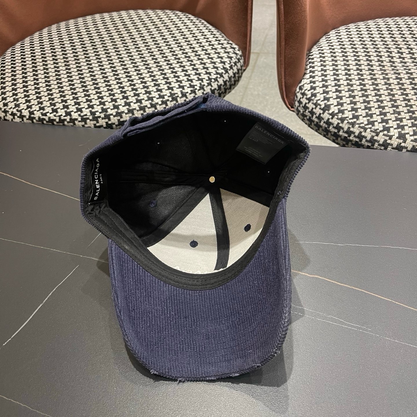 巴黎世家Balenciaga 秋冬版新款正式来袭，众明星款 巴黎世家 高档棒球帽，细节做工特别精致，专柜