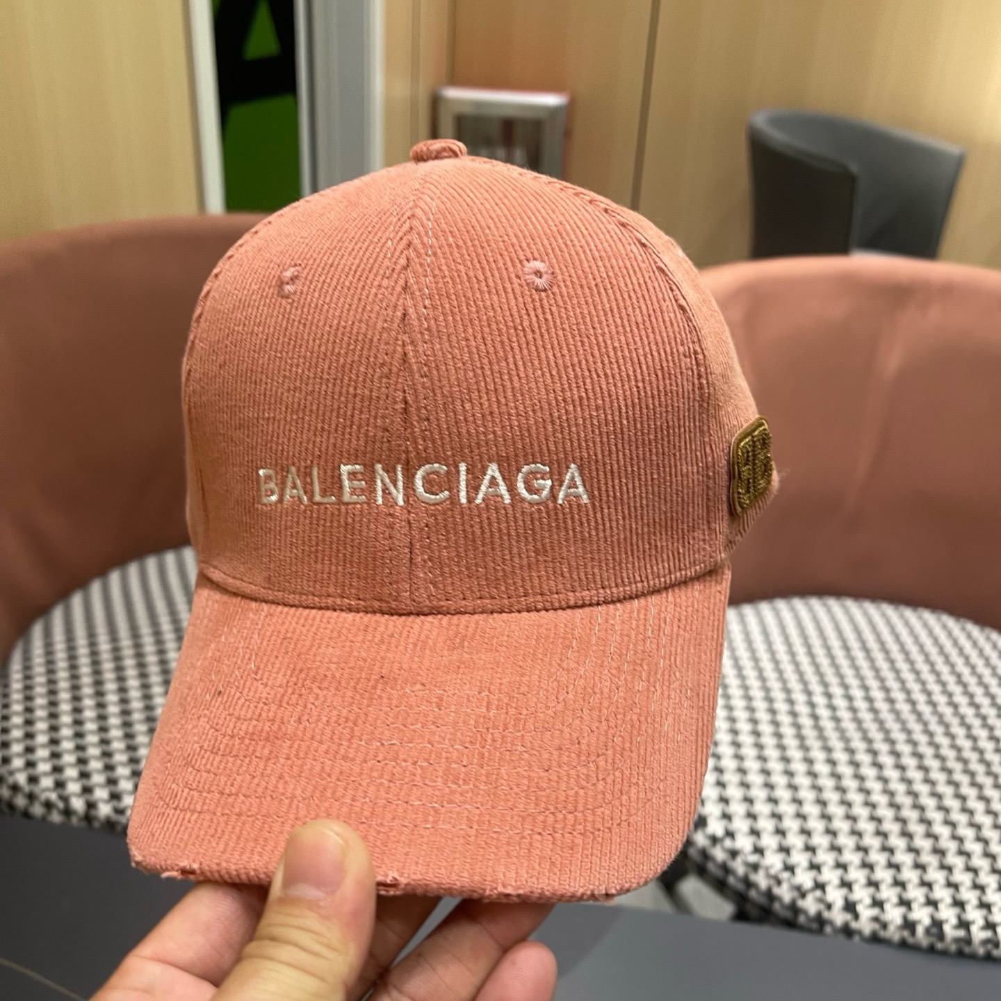 巴黎世家Balenciaga 秋冬版新款正式来袭，众明星款 巴黎世家 高档棒球帽，细节做工特别精致，专柜