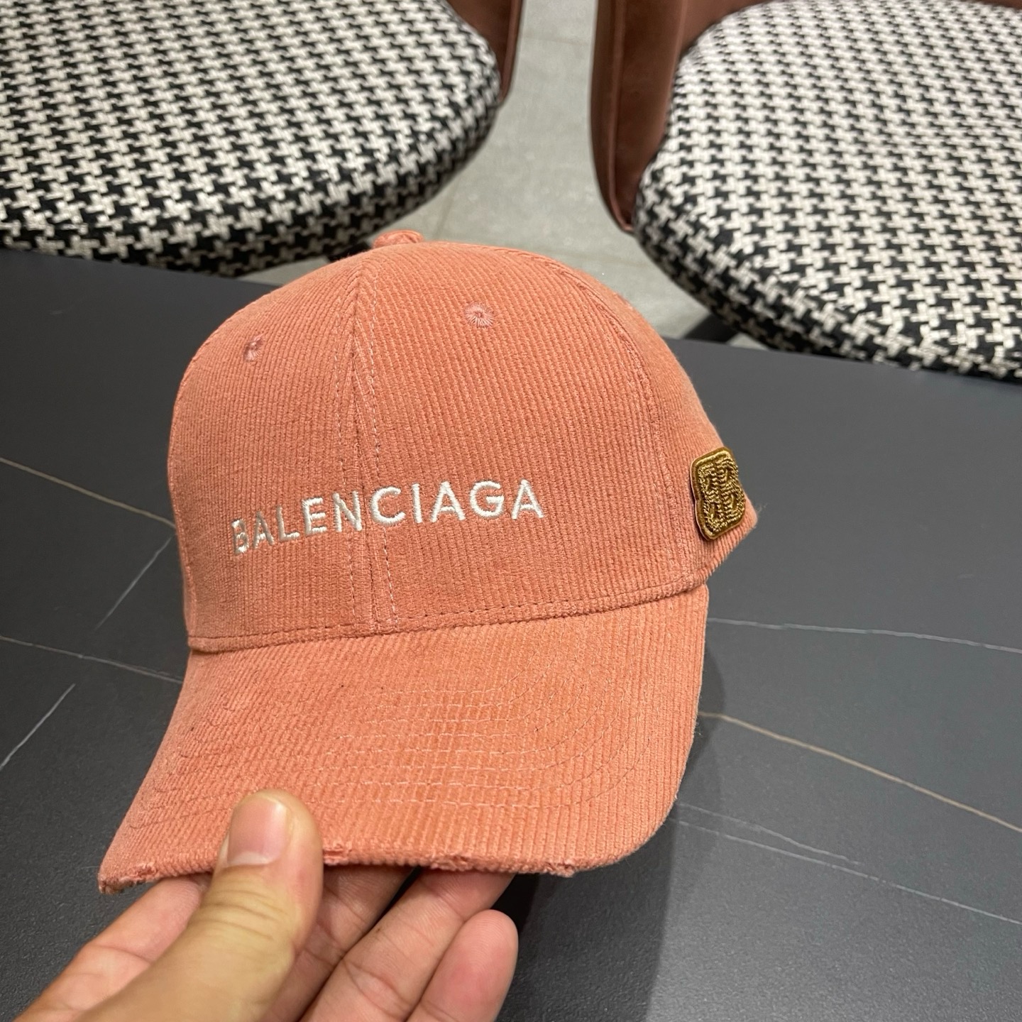 巴黎世家Balenciaga 秋冬版新款正式来袭，众明星款 巴黎世家 高档棒球帽，细节做工特别精致，专柜