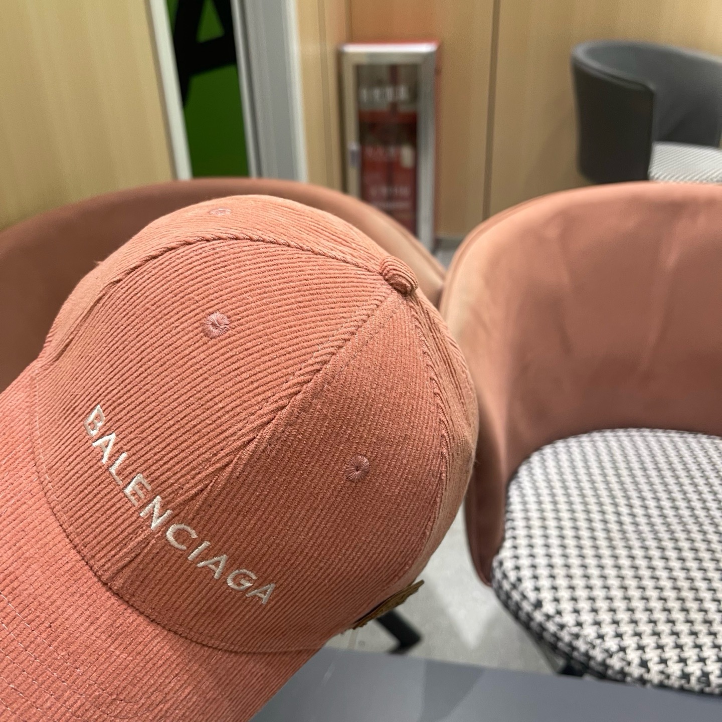 巴黎世家Balenciaga 秋冬版新款正式来袭，众明星款 巴黎世家 高档棒球帽，细节做工特别精致，专柜