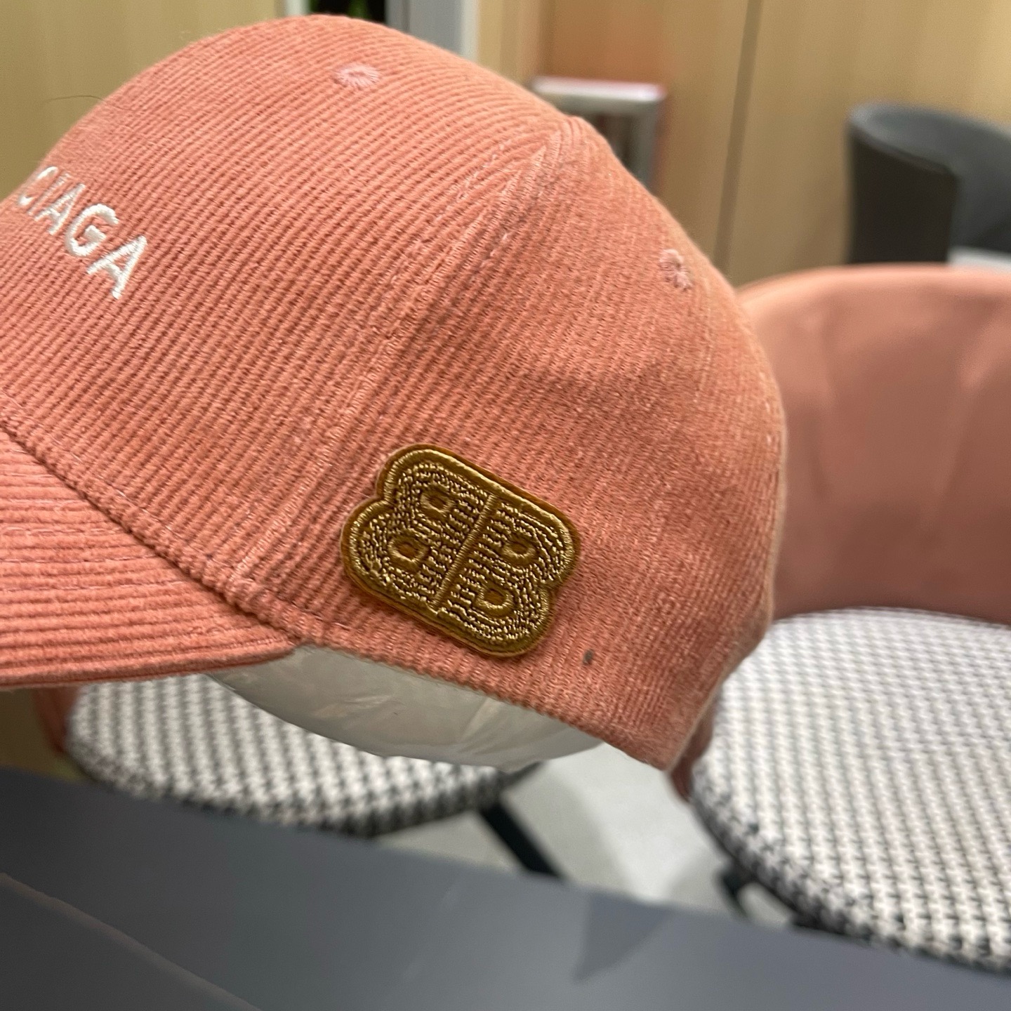 巴黎世家Balenciaga 秋冬版新款正式来袭，众明星款 巴黎世家 高档棒球帽，细节做工特别精致，专柜
