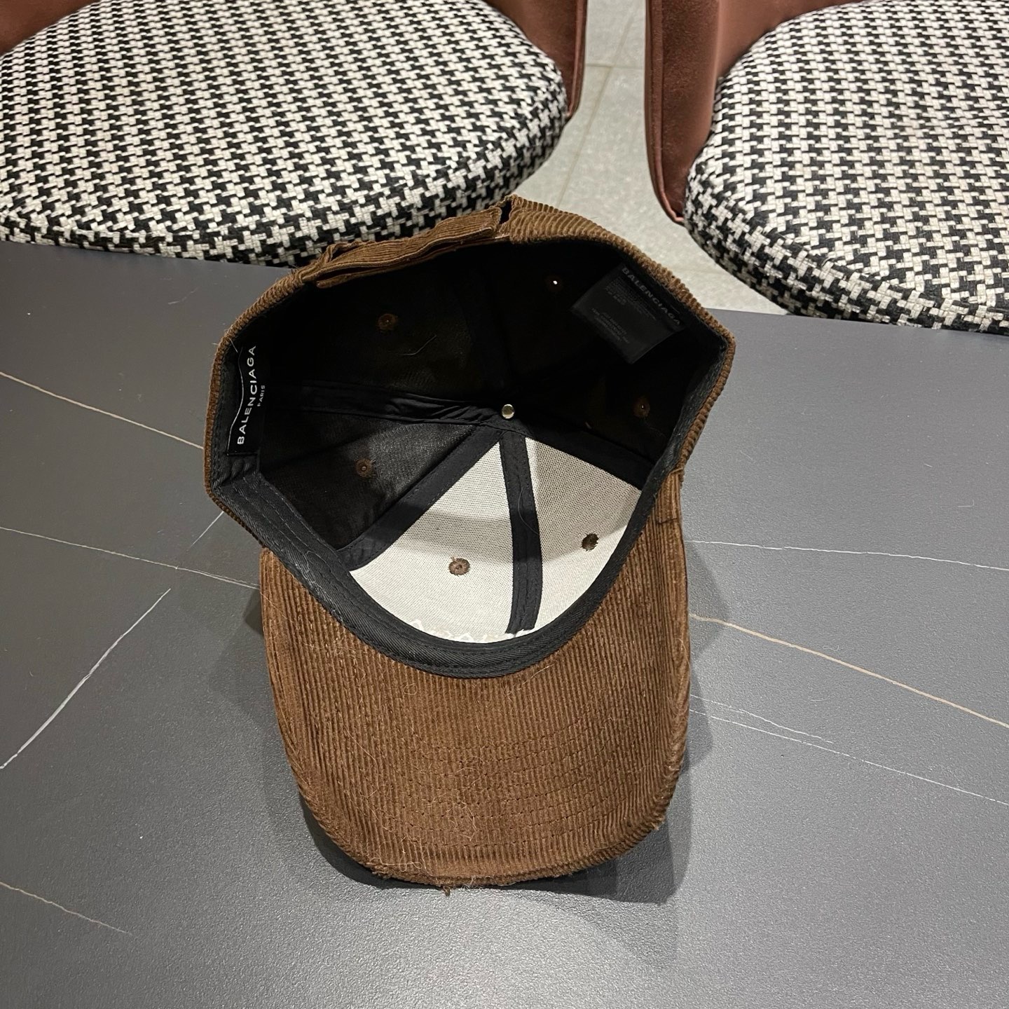 巴黎世家Balenciaga 秋冬版新款正式来袭，众明星款 巴黎世家 高档棒球帽，细节做工特别精致，专柜