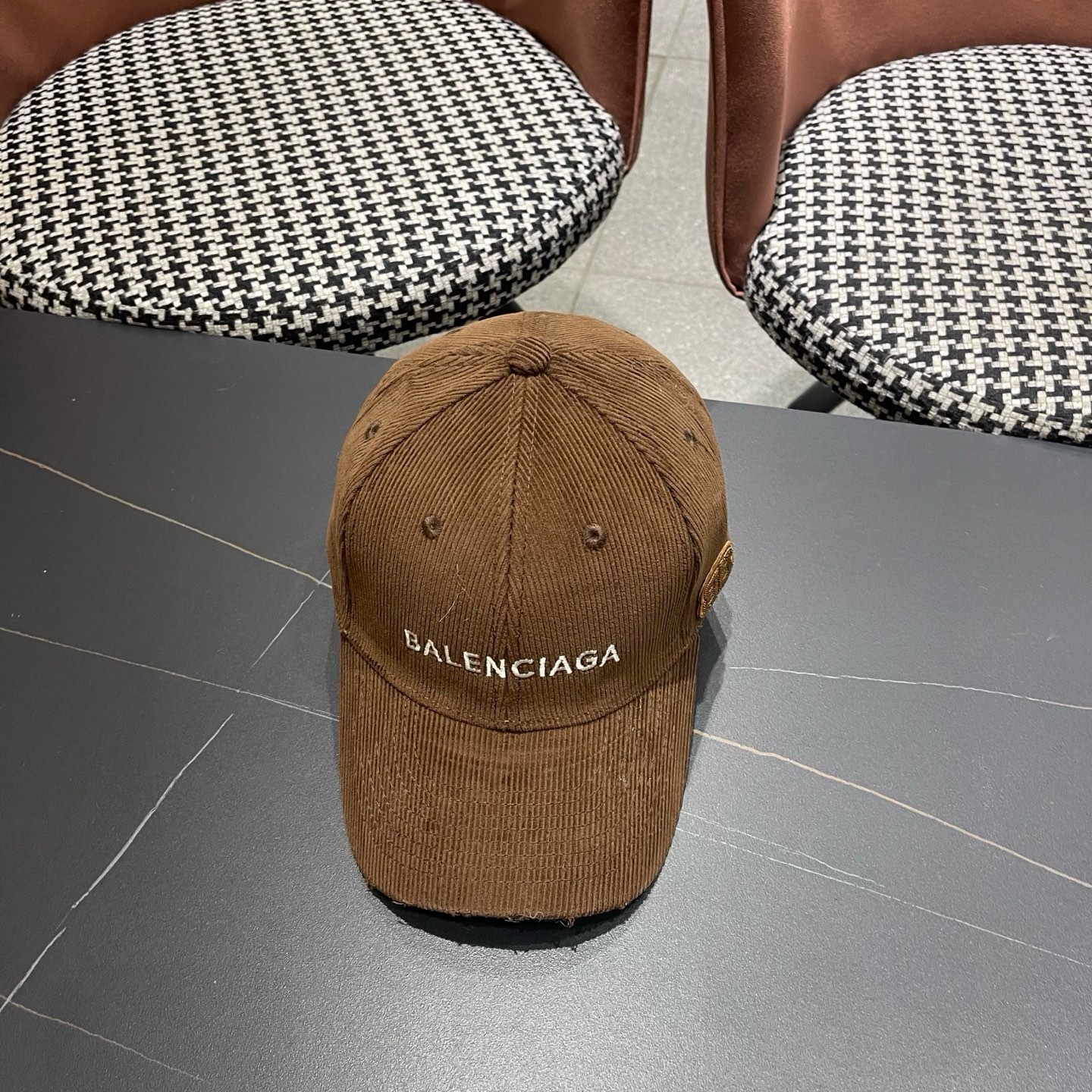 巴黎世家Balenciaga 秋冬版新款正式来袭，众明星款 巴黎世家 高档棒球帽，细节做工特别精致，专柜