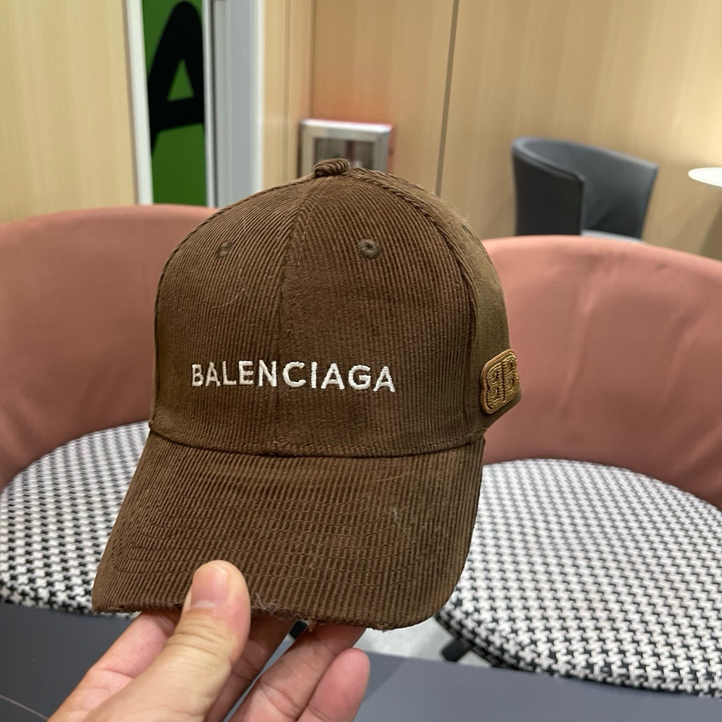 巴黎世家Balenciaga 秋冬版新款正式来袭，众明星款 巴黎世家 高档棒球帽，细节做工特别精致，专柜