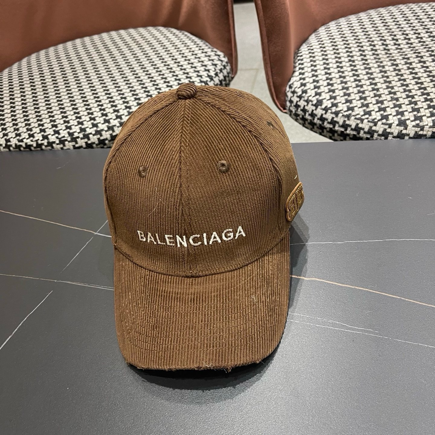巴黎世家Balenciaga 秋冬版新款正式来袭，众明星款 巴黎世家 高档棒球帽，细节做工特别精致，专柜