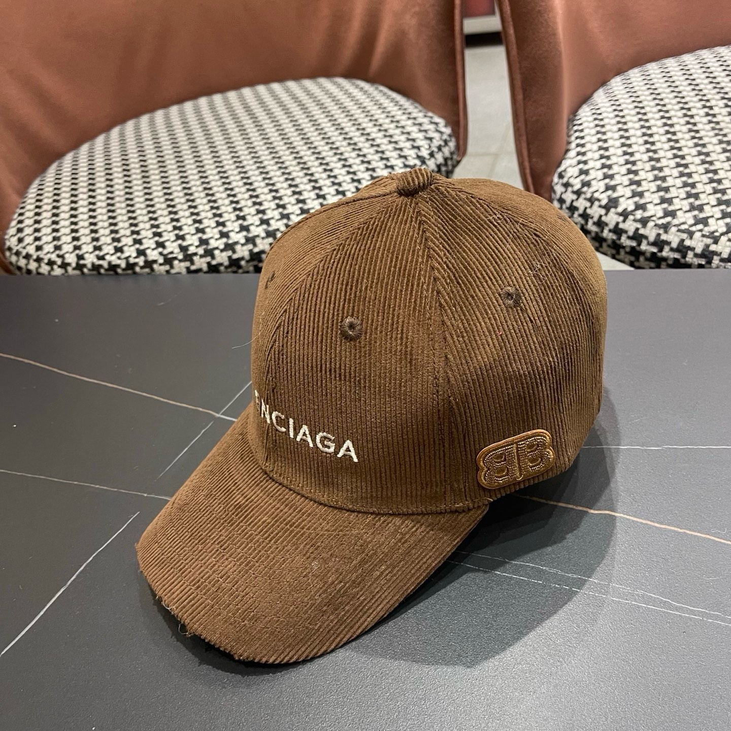 巴黎世家Balenciaga 秋冬版新款正式来袭，众明星款 巴黎世家 高档棒球帽，细节做工特别精致，专柜