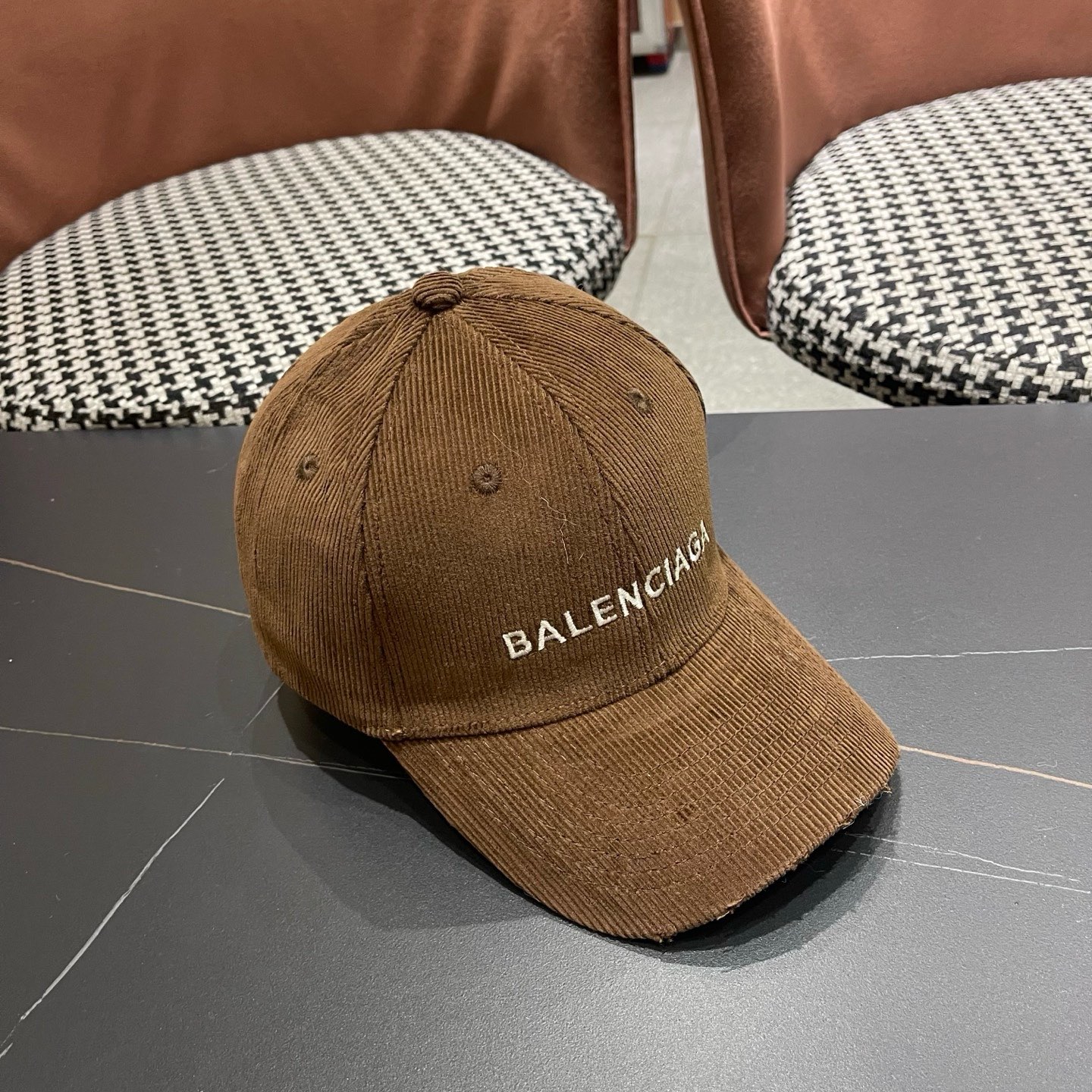 巴黎世家Balenciaga 秋冬版新款正式来袭，众明星款 巴黎世家 高档棒球帽，细节做工特别精致，专柜