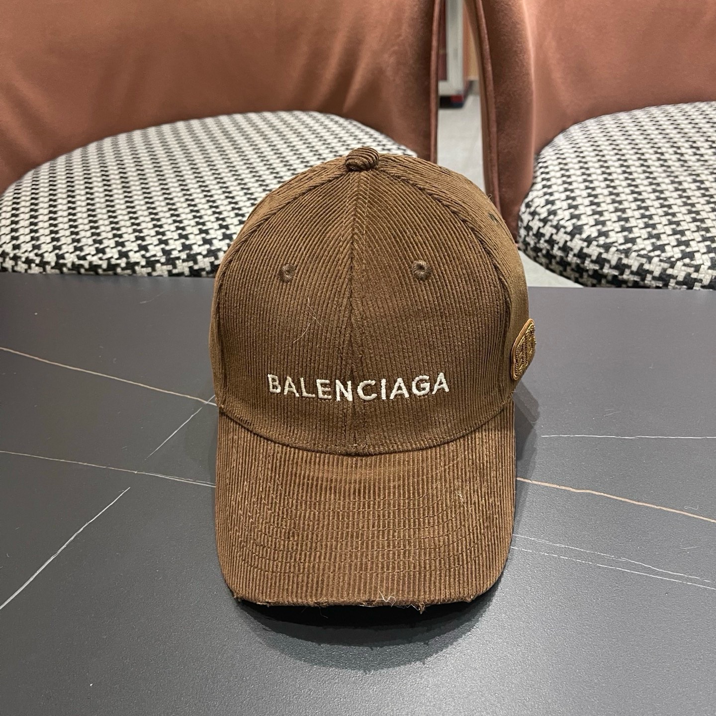 巴黎世家Balenciaga 秋冬版新款正式来袭，众明星款 巴黎世家 高档棒球帽，细节做工特别精致，专柜