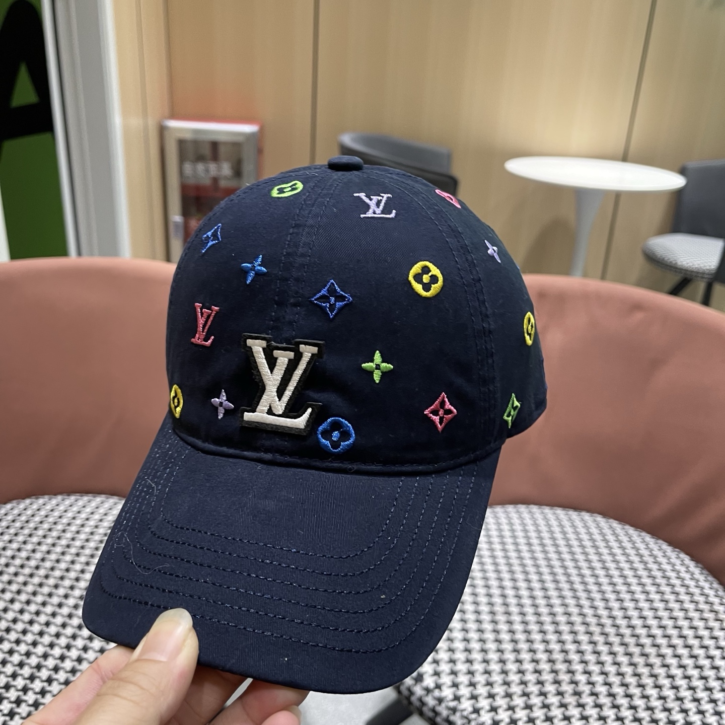 Lv路易威登新款棒球帽刺绣时尚男士帽子