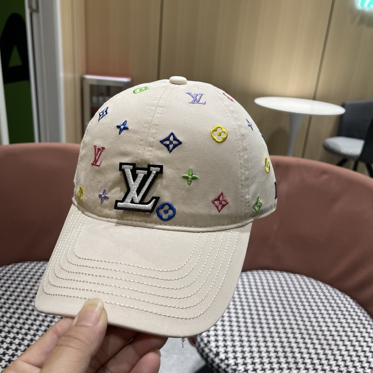 Lv路易威登新款棒球帽刺绣时尚男士帽子