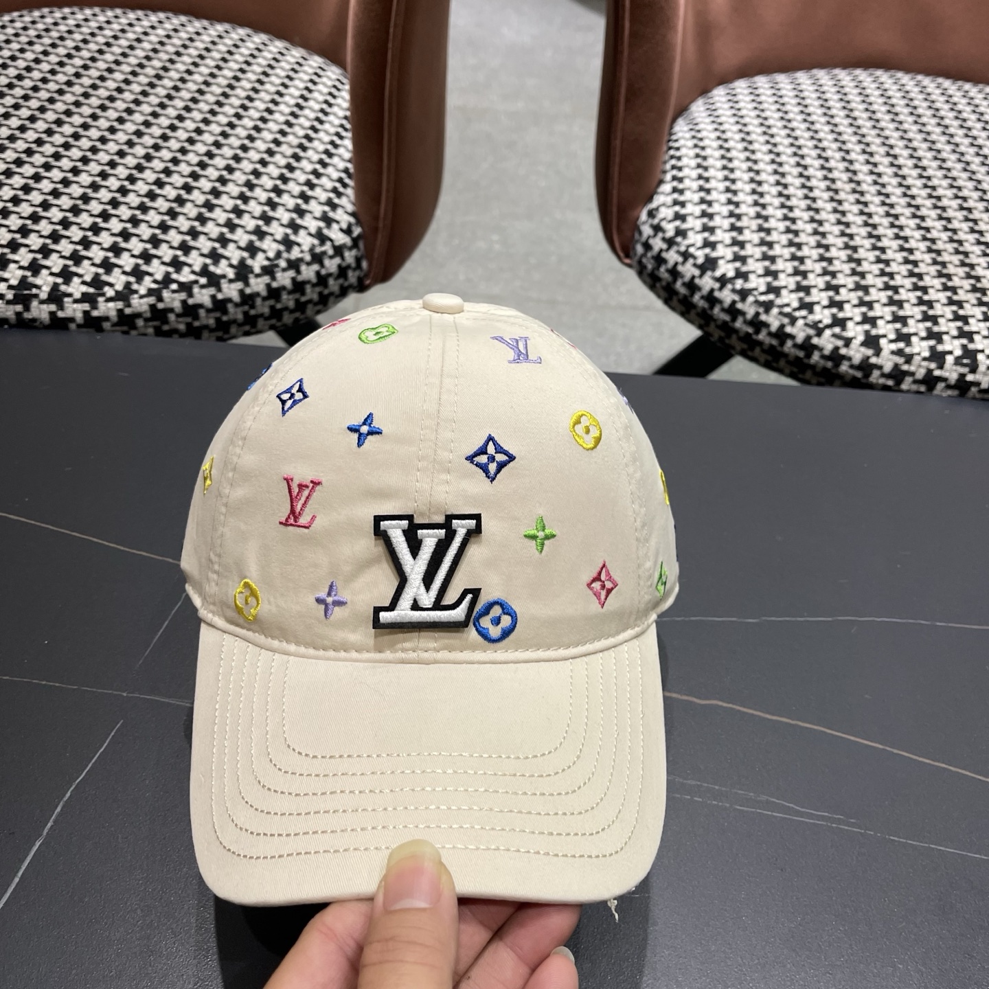 Lv路易威登新款棒球帽刺绣时尚男士帽子