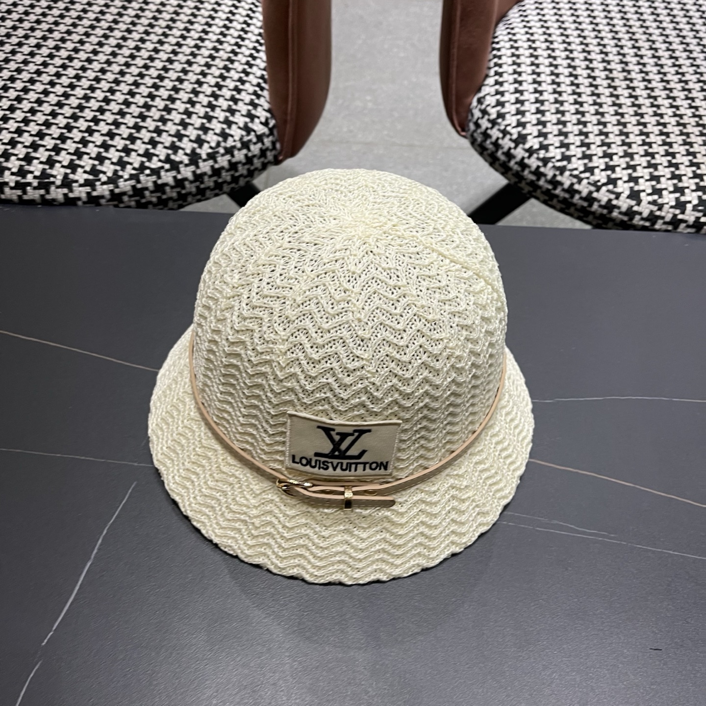 LV路易威登 渔夫帽韩版秋冬季女新款显脸小休闲百搭时尚波浪纹水桶帽盆帽