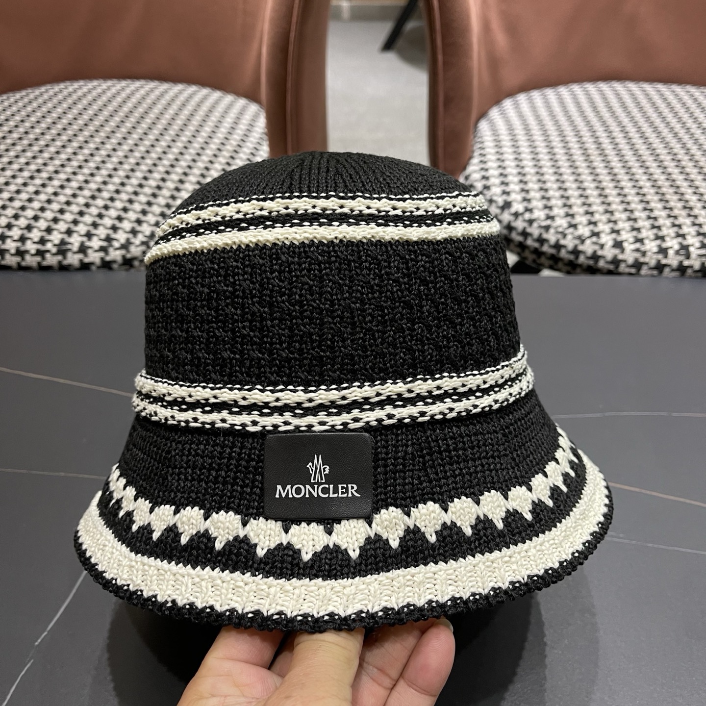 MONCLER（蒙口）夏季大檐防晒帽户外出游度假遮脸太阳帽草编撞色条纹镂空渔夫帽女