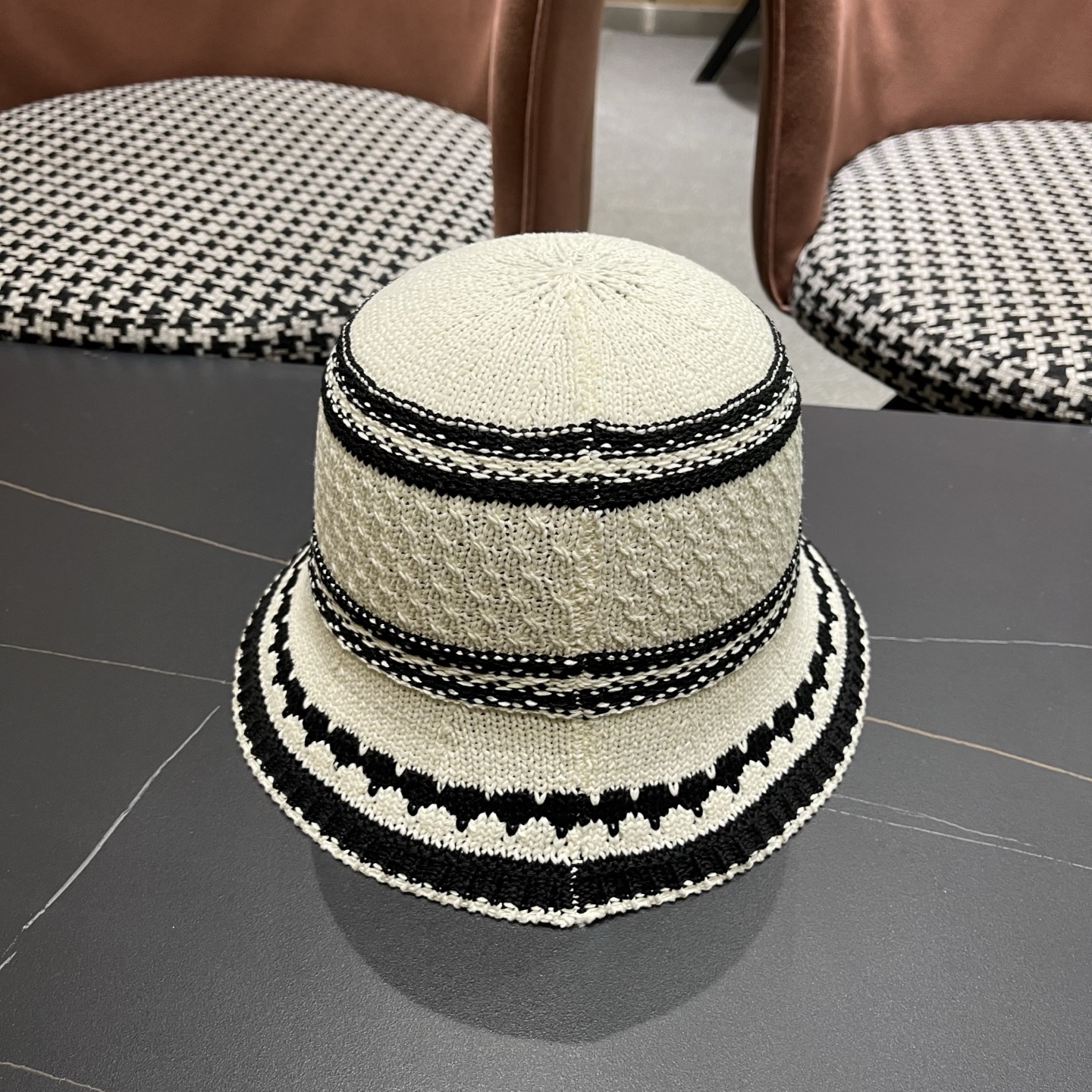 MONCLER（蒙口）夏季大檐防晒帽户外出游度假遮脸太阳帽草编撞色条纹镂空渔夫帽女