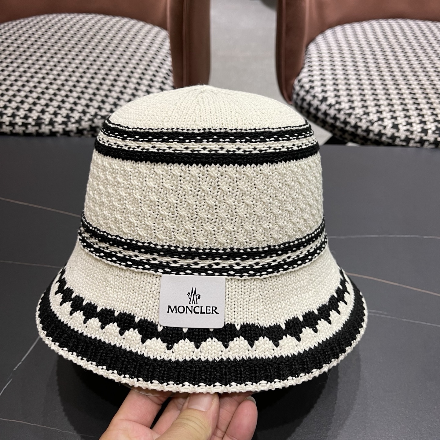 MONCLER（蒙口）夏季大檐防晒帽户外出游度假遮脸太阳帽草编撞色条纹镂空渔夫帽女