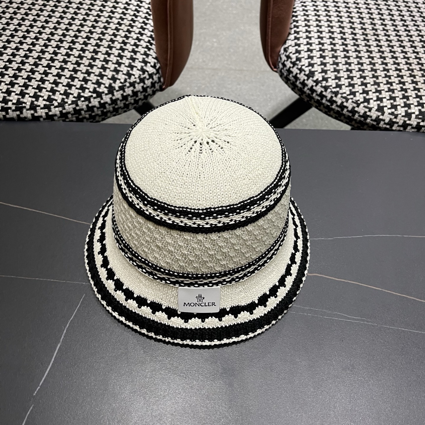 MONCLER（蒙口）夏季大檐防晒帽户外出游度假遮脸太阳帽草编撞色条纹镂空渔夫帽女