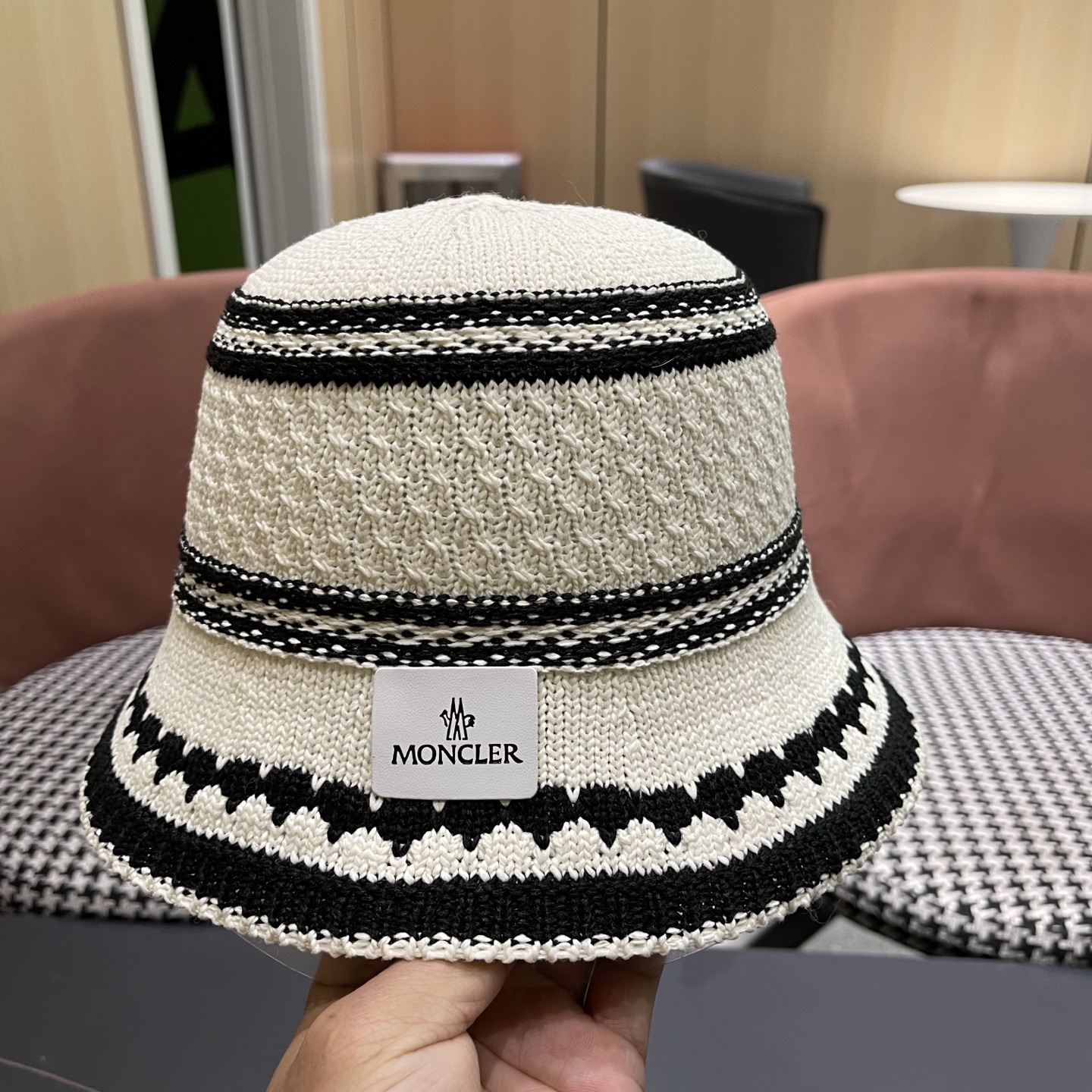 MONCLER（蒙口）夏季大檐防晒帽户外出游度假遮脸太阳帽草编撞色条纹镂空渔夫帽女