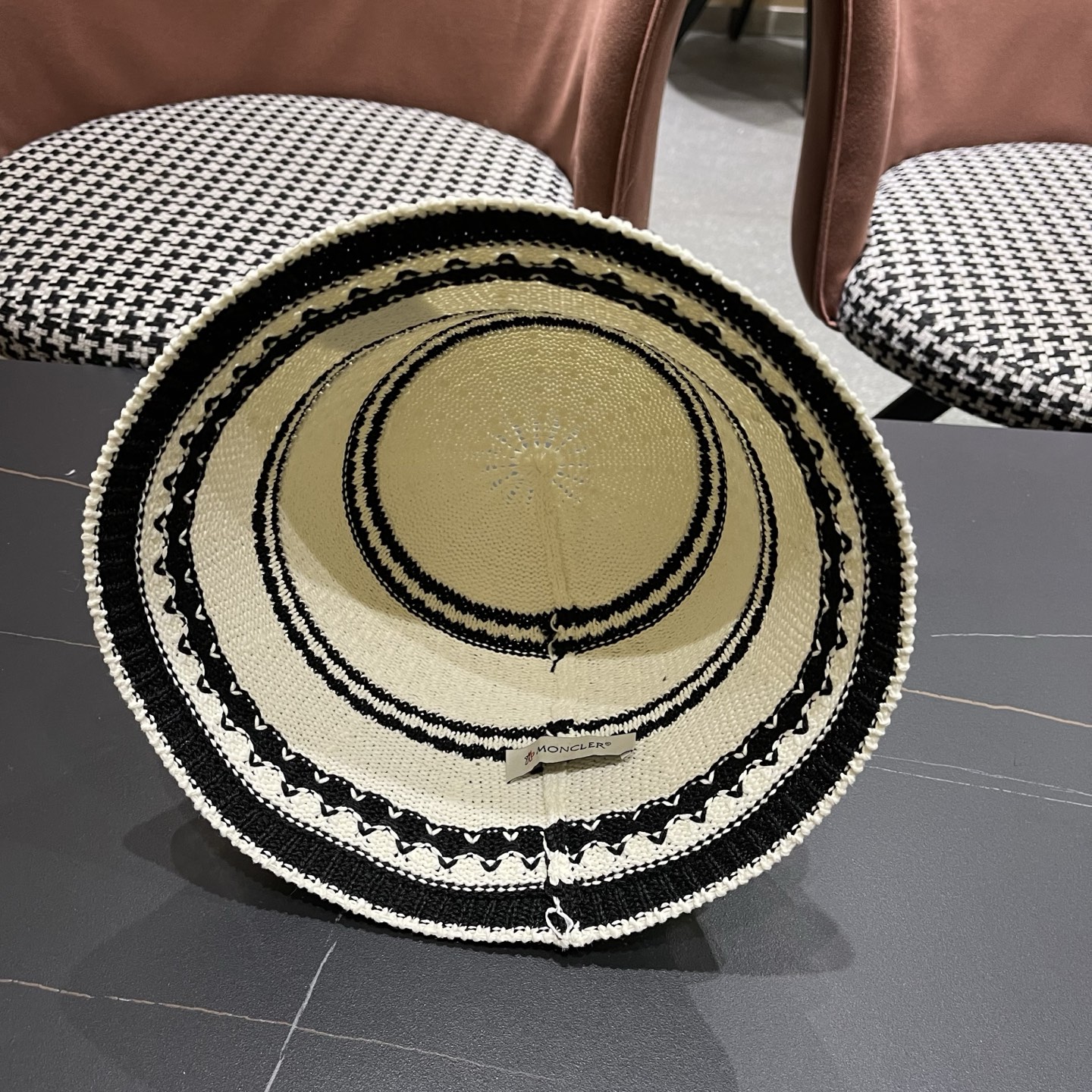 MONCLER（蒙口）夏季大檐防晒帽户外出游度假遮脸太阳帽草编撞色条纹镂空渔夫帽女