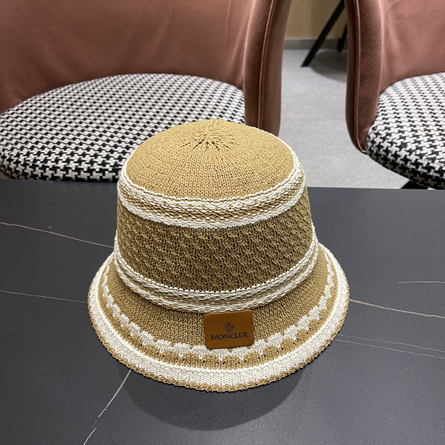 MONCLER（蒙口）夏季大檐防晒帽户外出游度假遮脸太阳帽草编撞色条纹镂空渔夫帽女