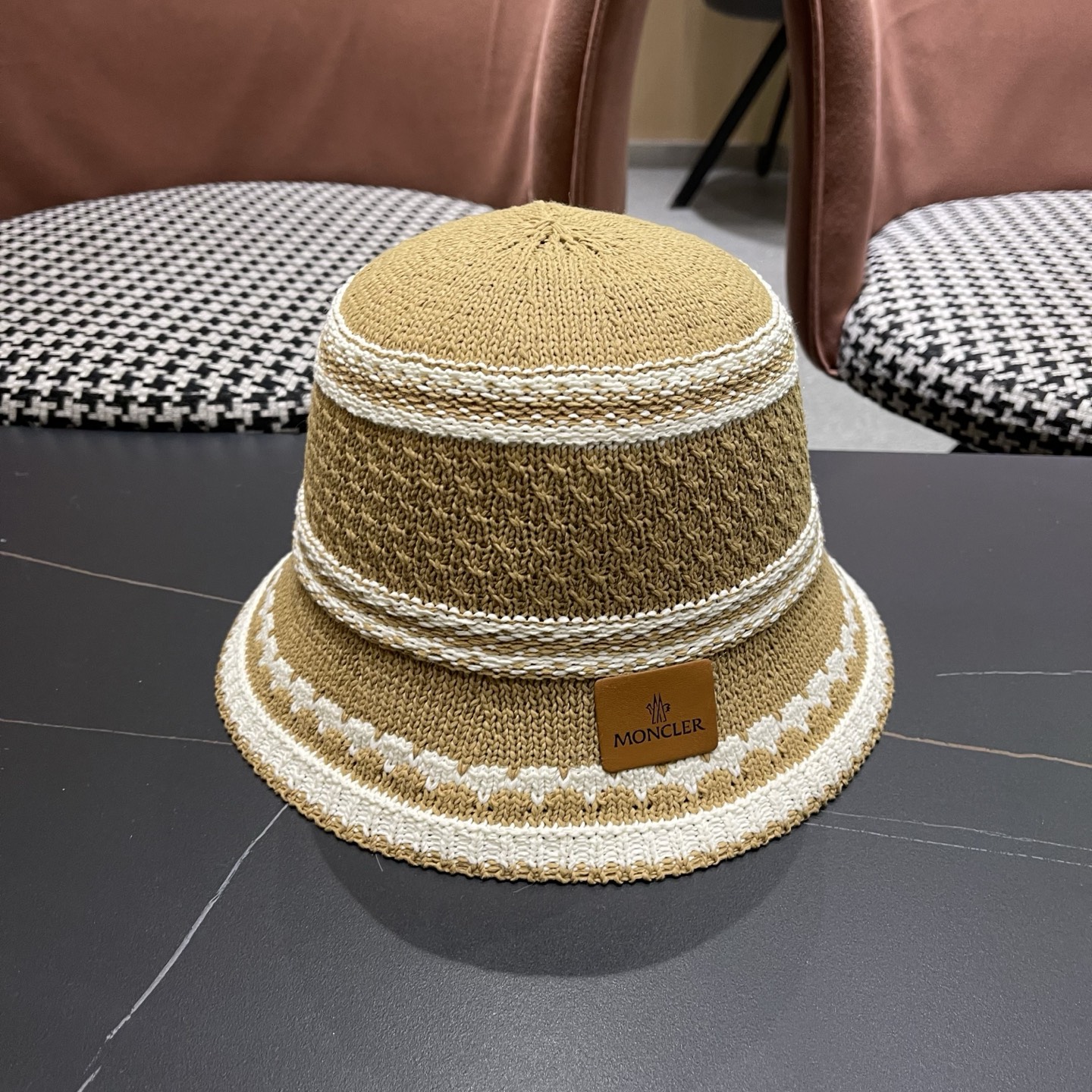 MONCLER（蒙口）夏季大檐防晒帽户外出游度假遮脸太阳帽草编撞色条纹镂空渔夫帽女