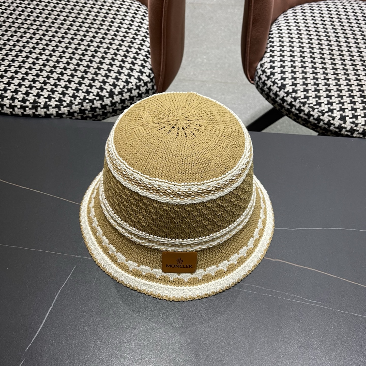 MONCLER（蒙口）夏季大檐防晒帽户外出游度假遮脸太阳帽草编撞色条纹镂空渔夫帽女