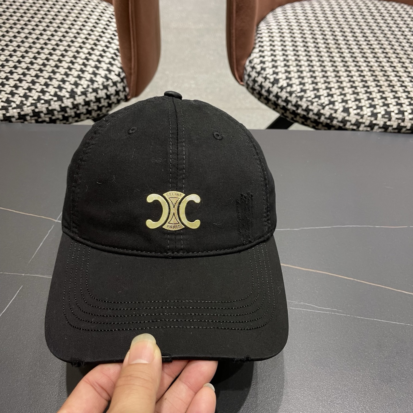 CELINE（塞琳）棒球帽🧢简简单单但很有辨识度 走在人群中一眼就能吸引住眼球