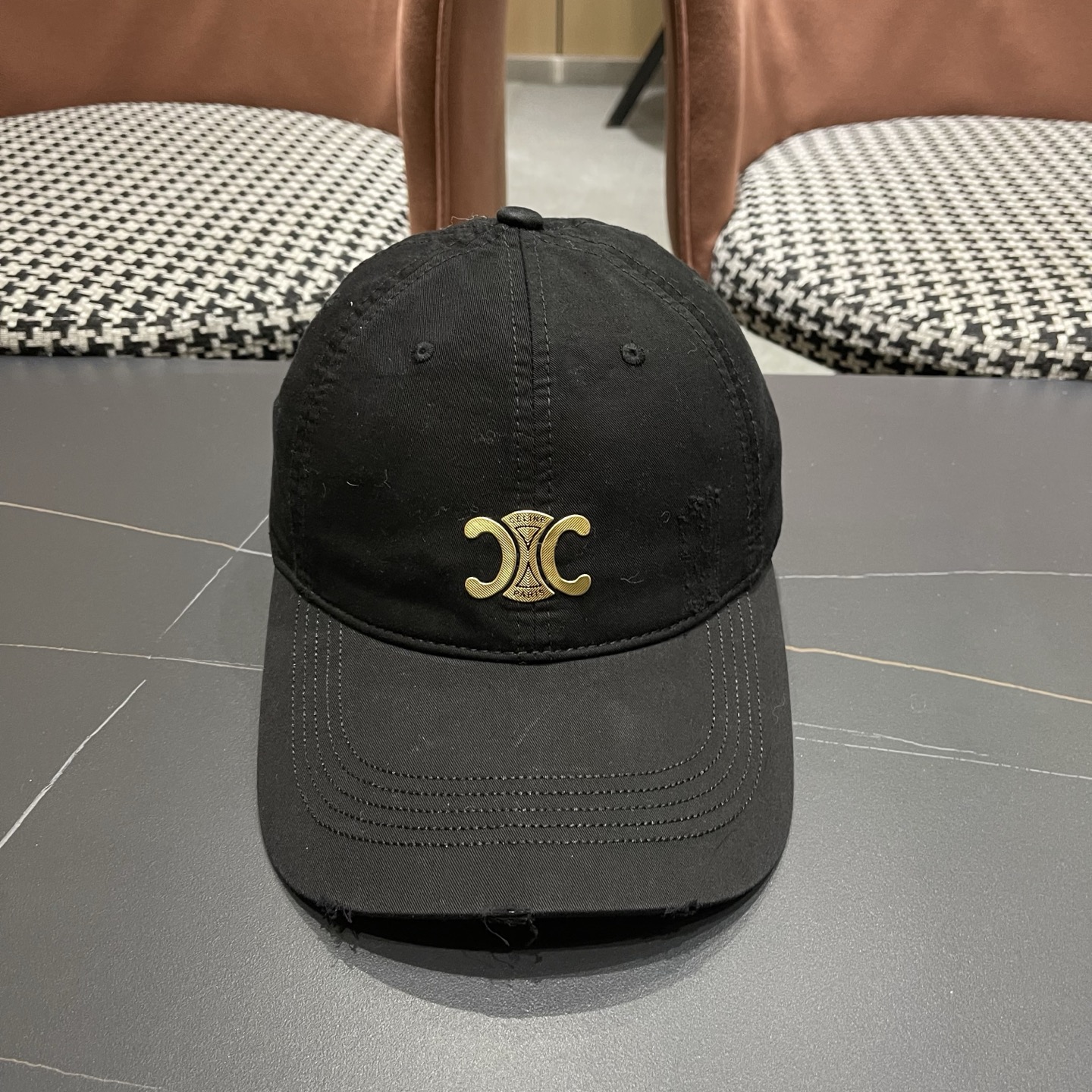CELINE（塞琳）棒球帽🧢简简单单但很有辨识度 走在人群中一眼就能吸引住眼球