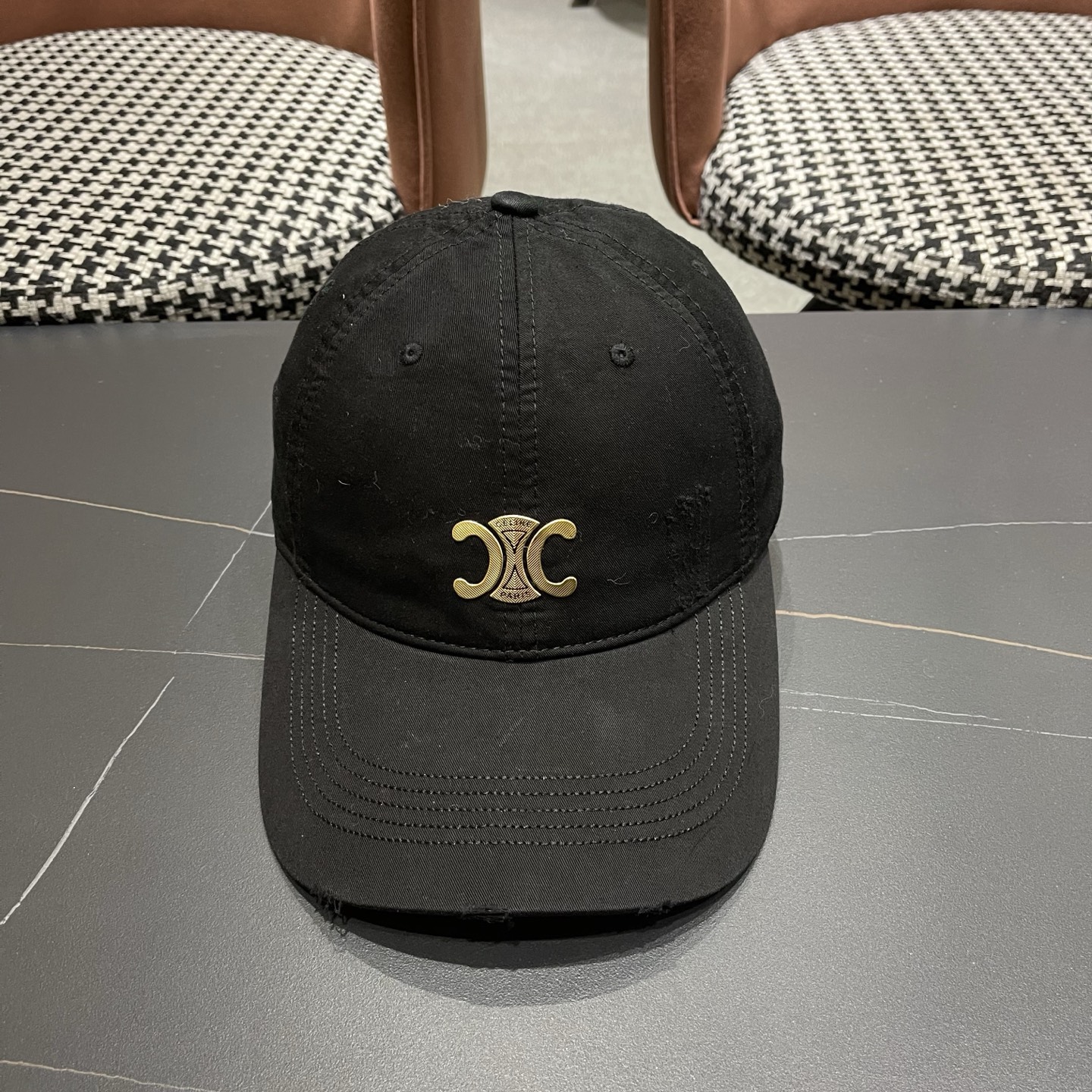 CELINE（塞琳）棒球帽🧢简简单单但很有辨识度 走在人群中一眼就能吸引住眼球