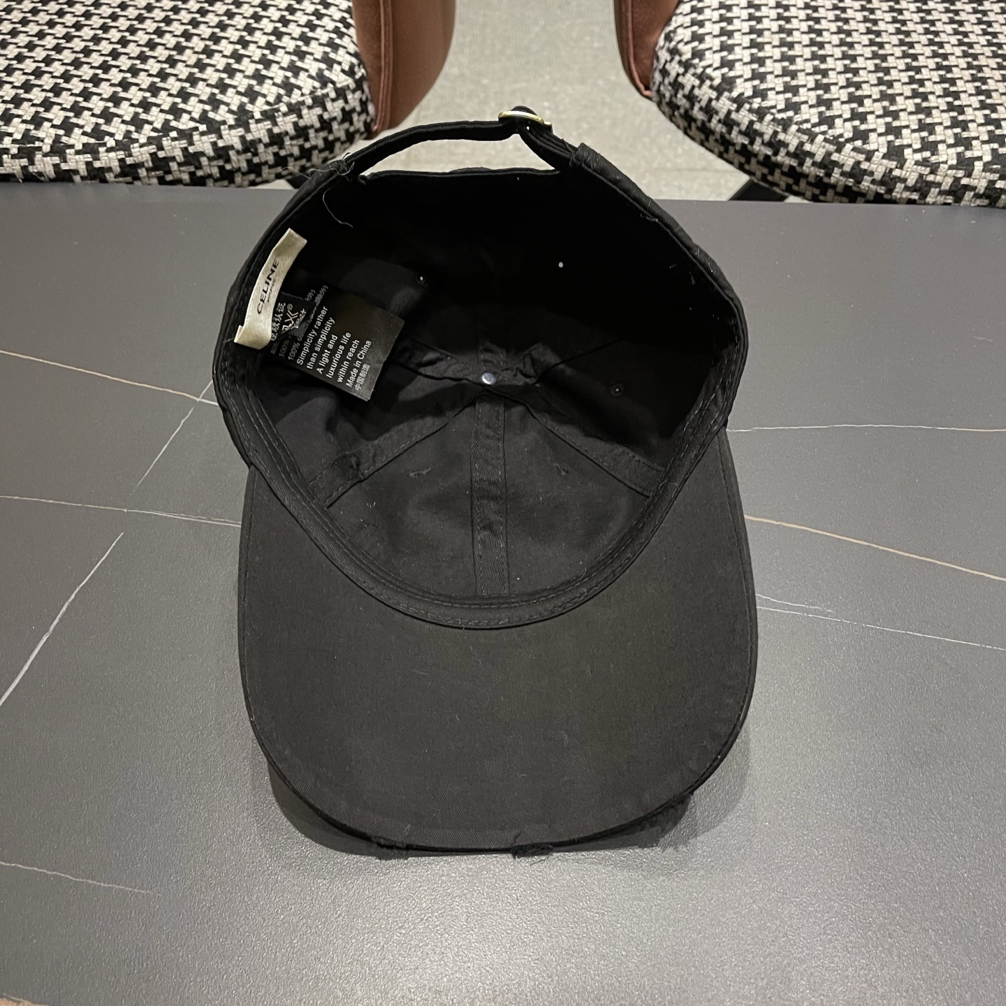 CELINE（塞琳）棒球帽🧢简简单单但很有辨识度 走在人群中一眼就能吸引住眼球
