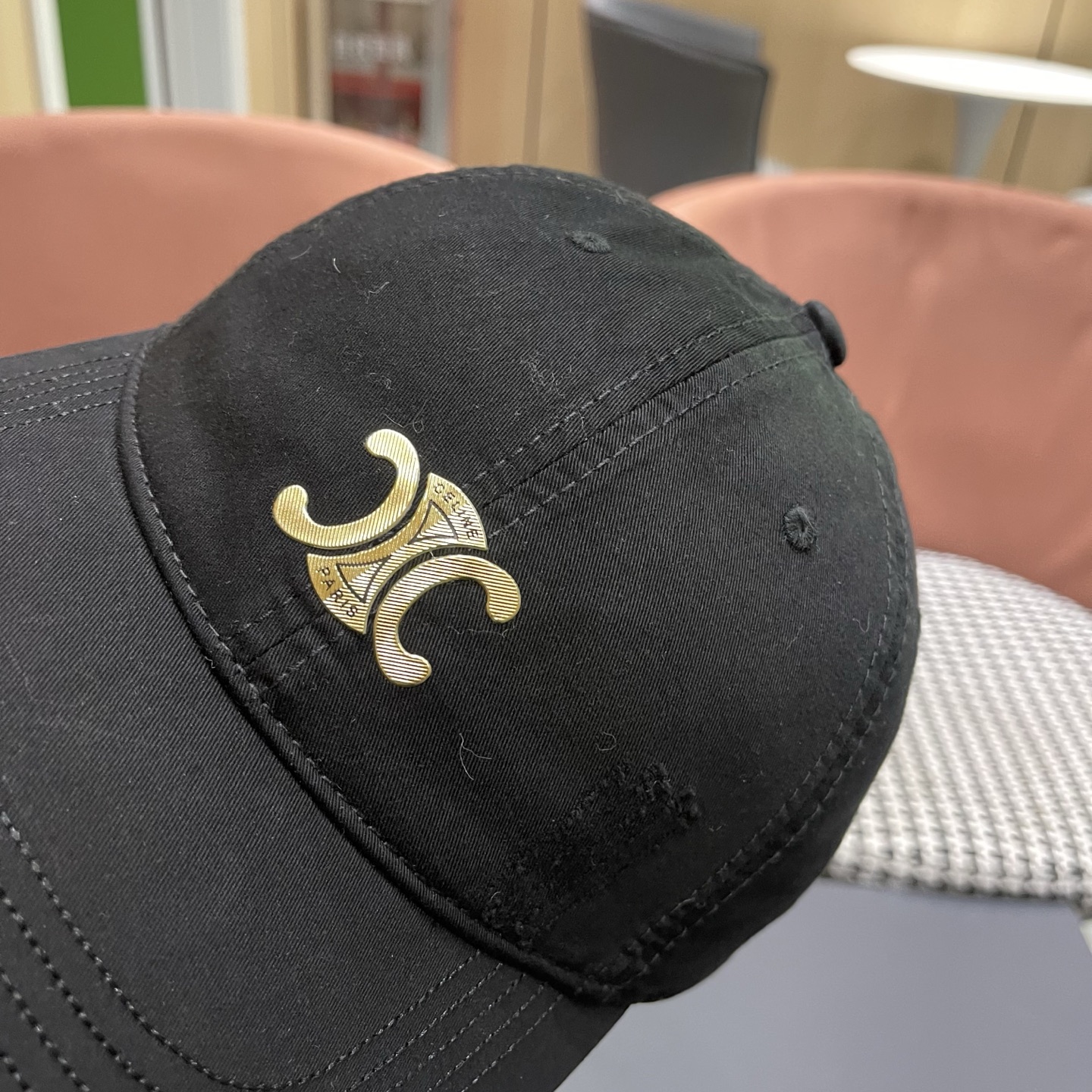 CELINE（塞琳）棒球帽🧢简简单单但很有辨识度 走在人群中一眼就能吸引住眼球