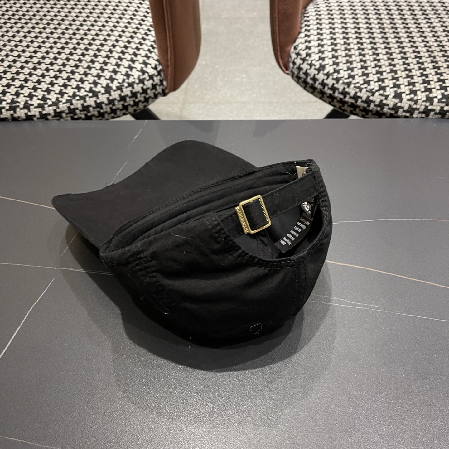 CELINE（塞琳）棒球帽🧢简简单单但很有辨识度 走在人群中一眼就能吸引住眼球
